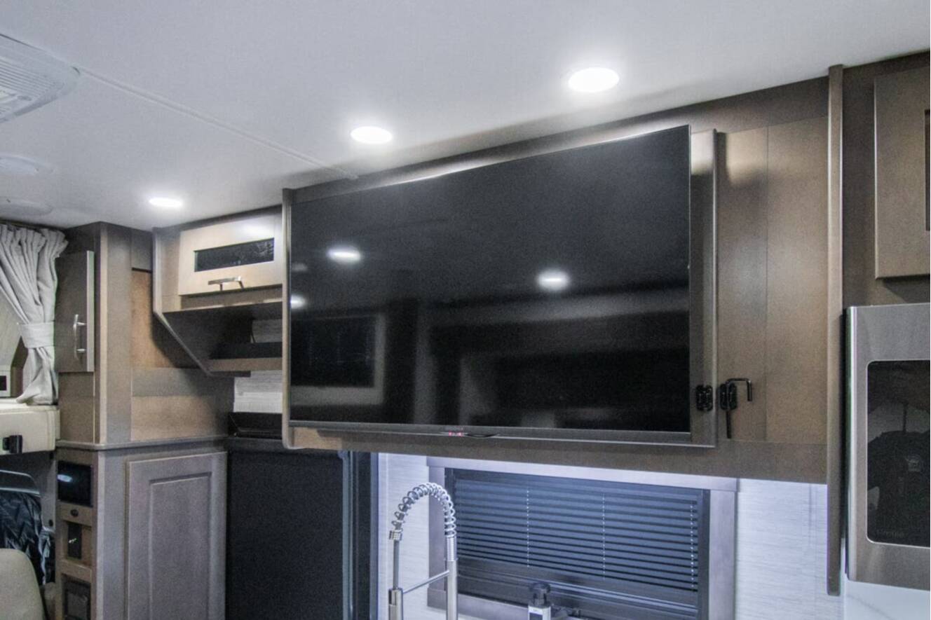 A photo of this 2027 Dynamax Corp DX3 34KD