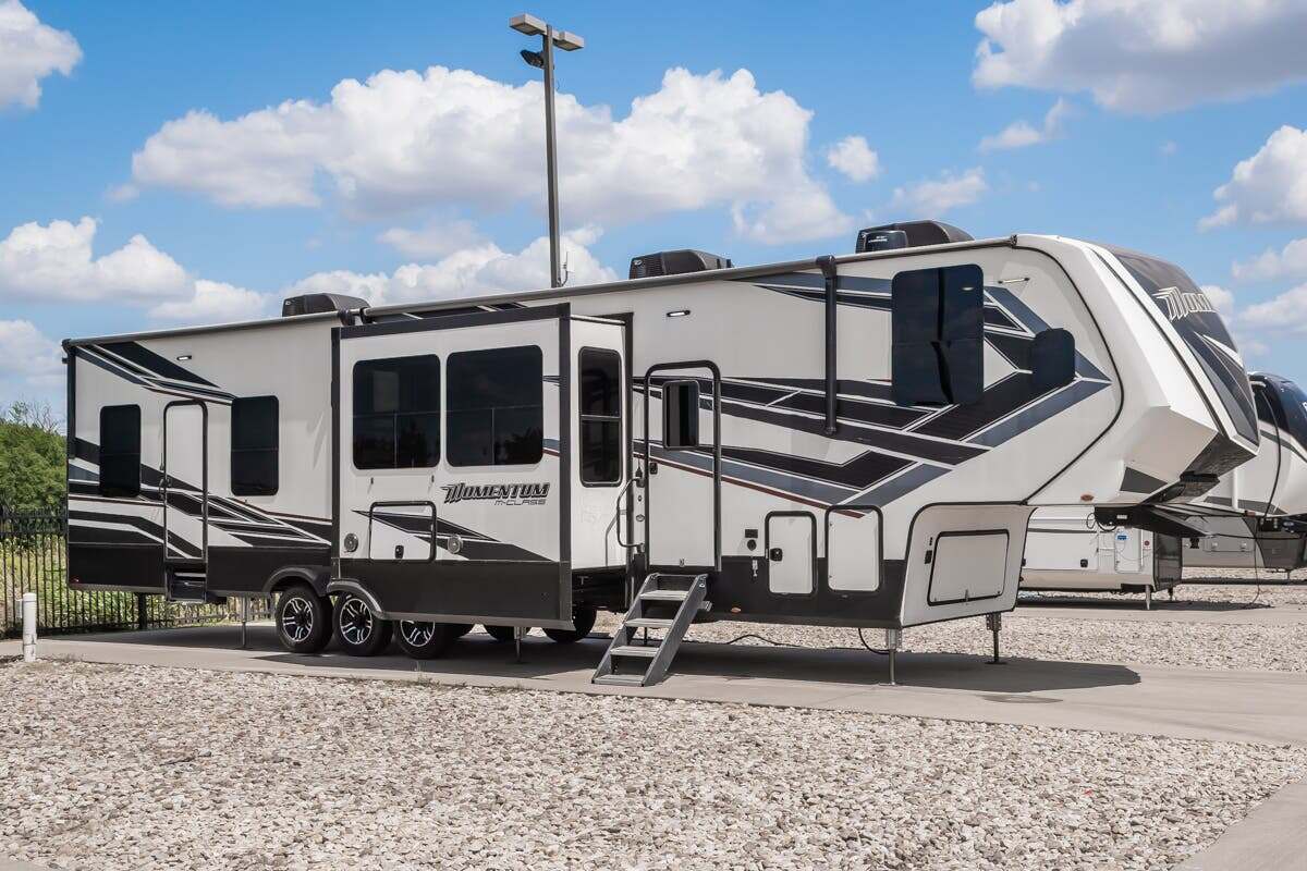 2021 Grand Design Momentum M-Class 398M in alvarado TX