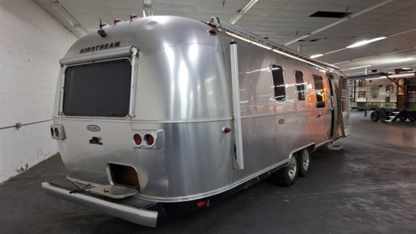 A photo of this 2018 Airstream Classic 33FB