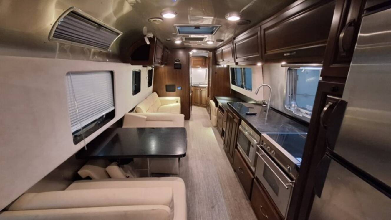 A photo of this 2018 Airstream Classic 33FB