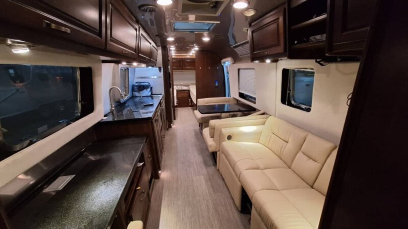 A photo of this 2018 Airstream Classic 33FB