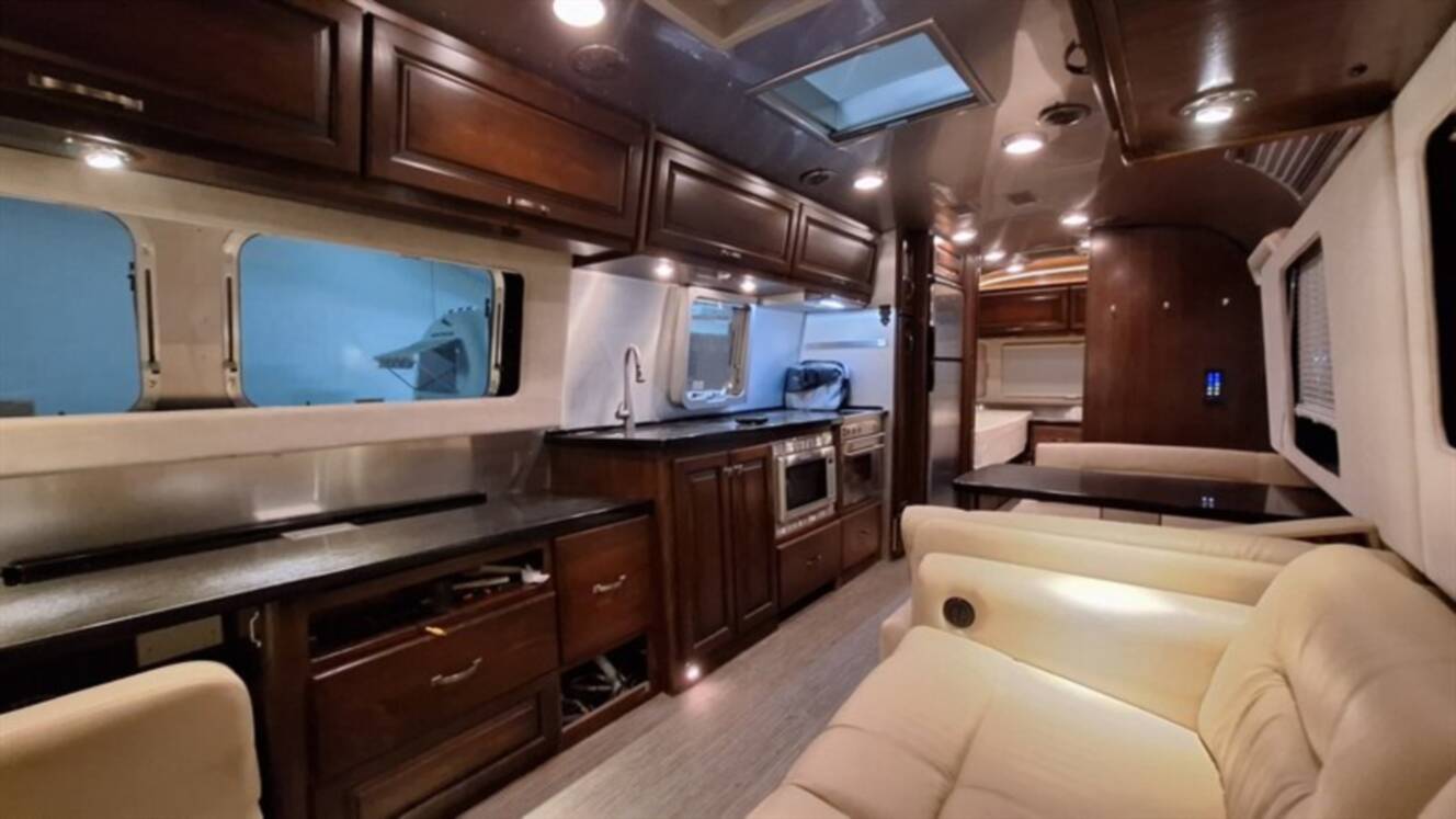 A photo of this 2018 Airstream Classic 33FB