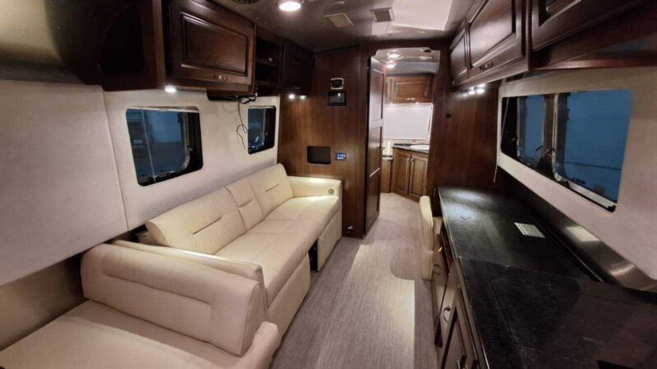 A photo of this 2018 Airstream Classic 33FB