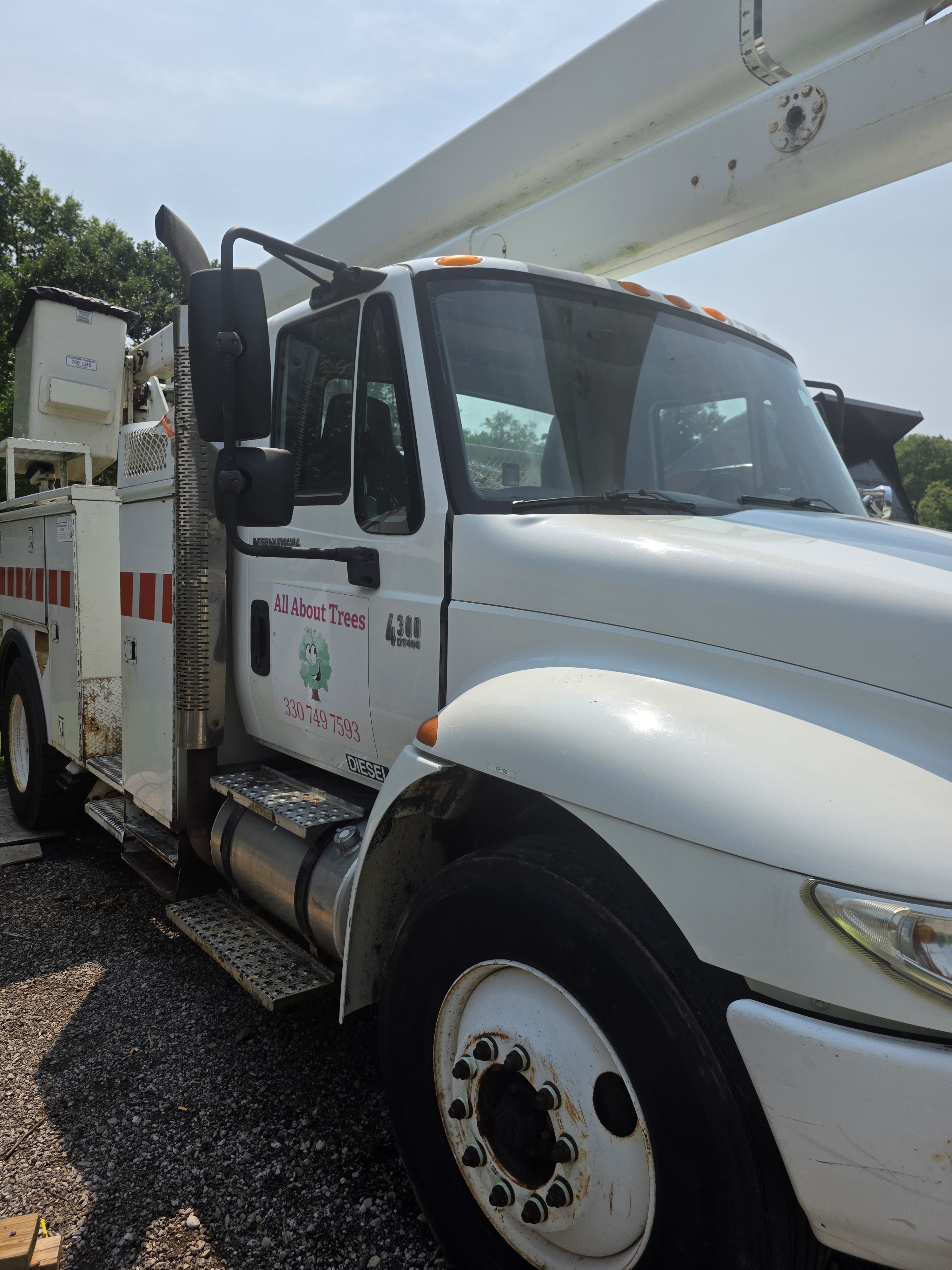 2002 INTERNATIONAL 4300 in Wooster, OH