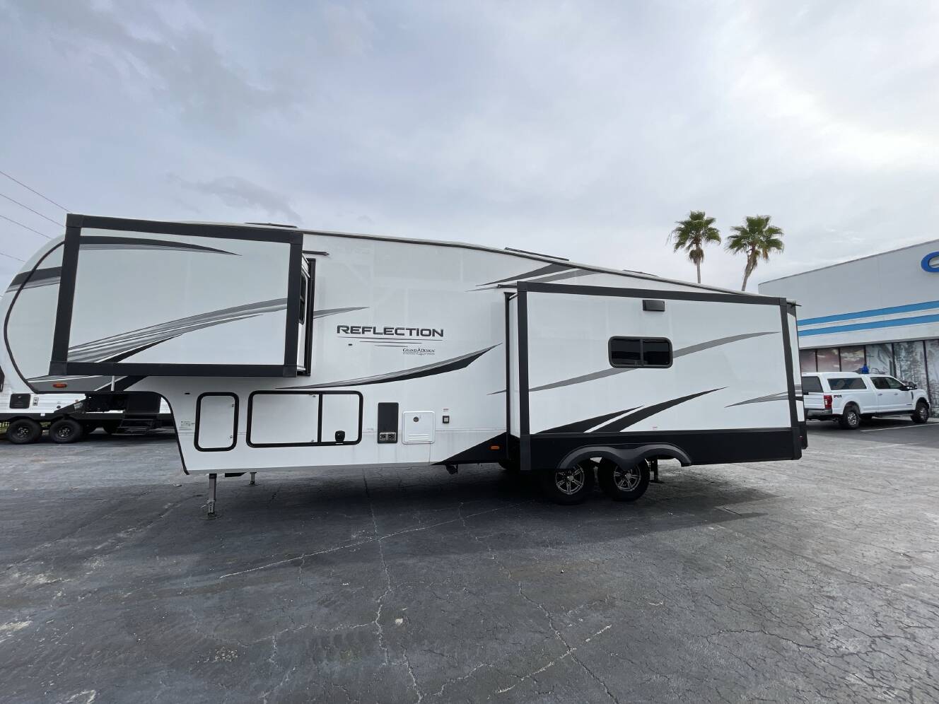 A photo of this 2023 Grand Design REFLECTION 337RLS