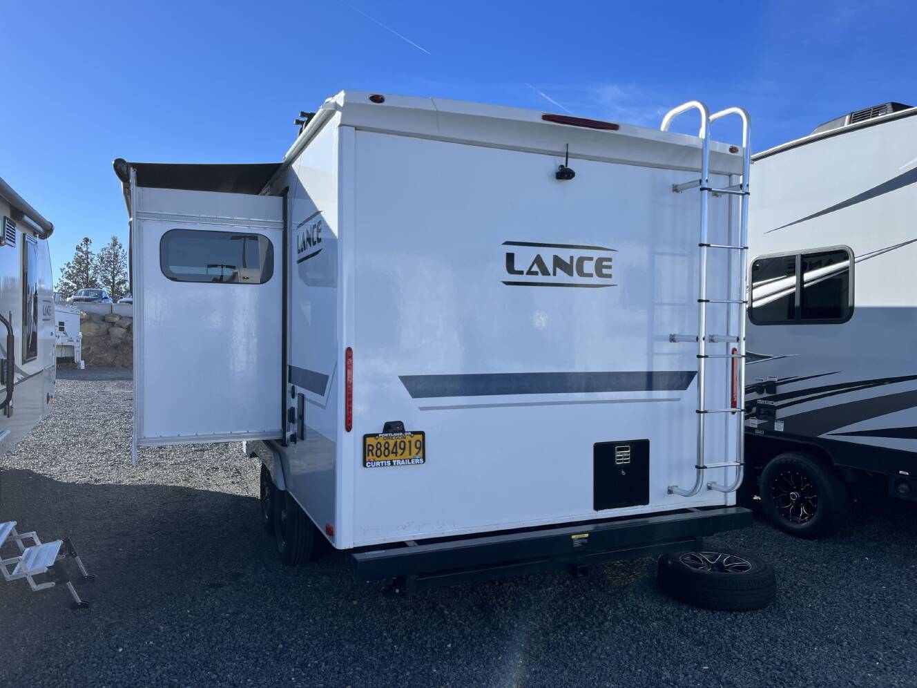 A photo of this 2022 Lance LANCE 1685