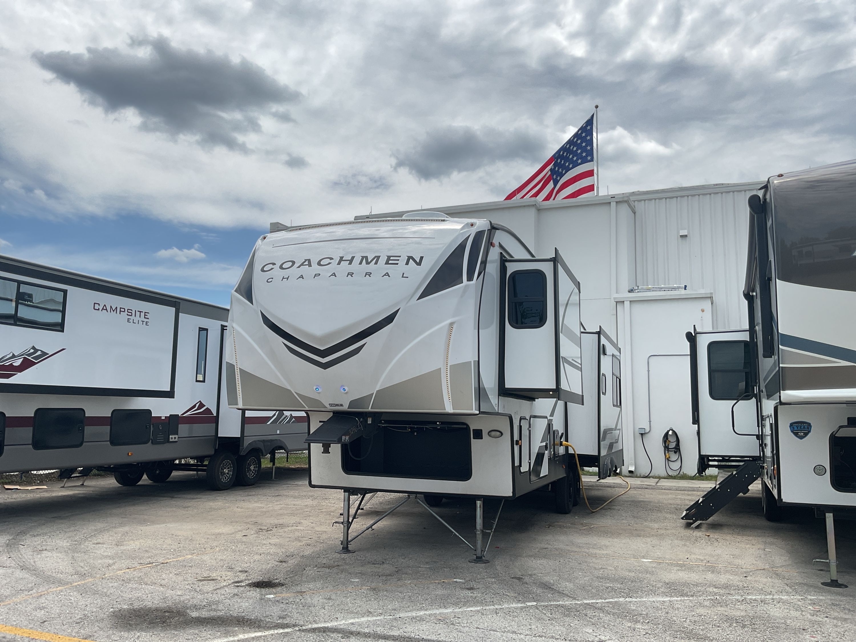 2025 Coachmen CHAPARRAL 298RLS RV