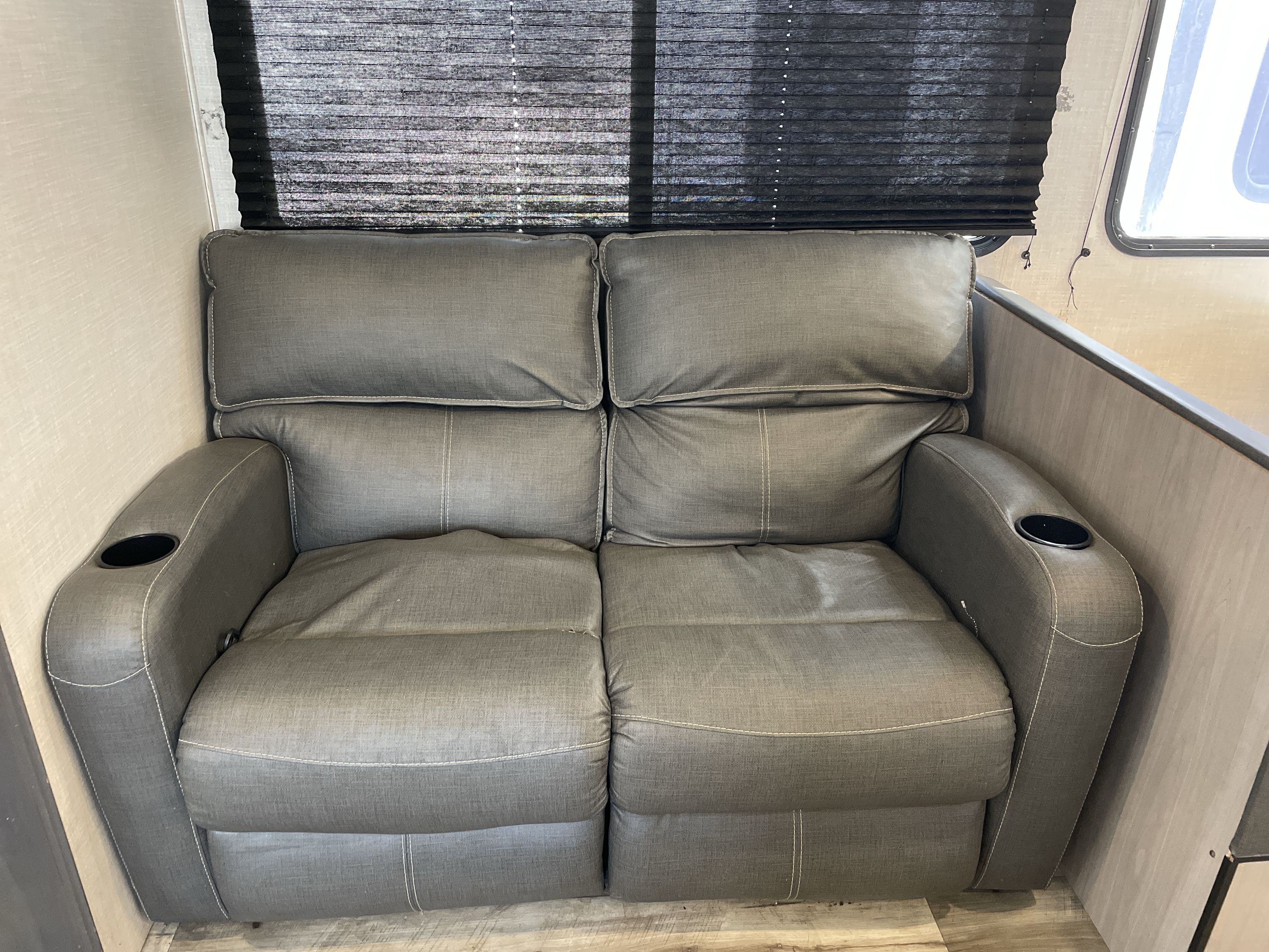 2022 Coleman COLEMAN LIGHT 3215BH in lowell AR