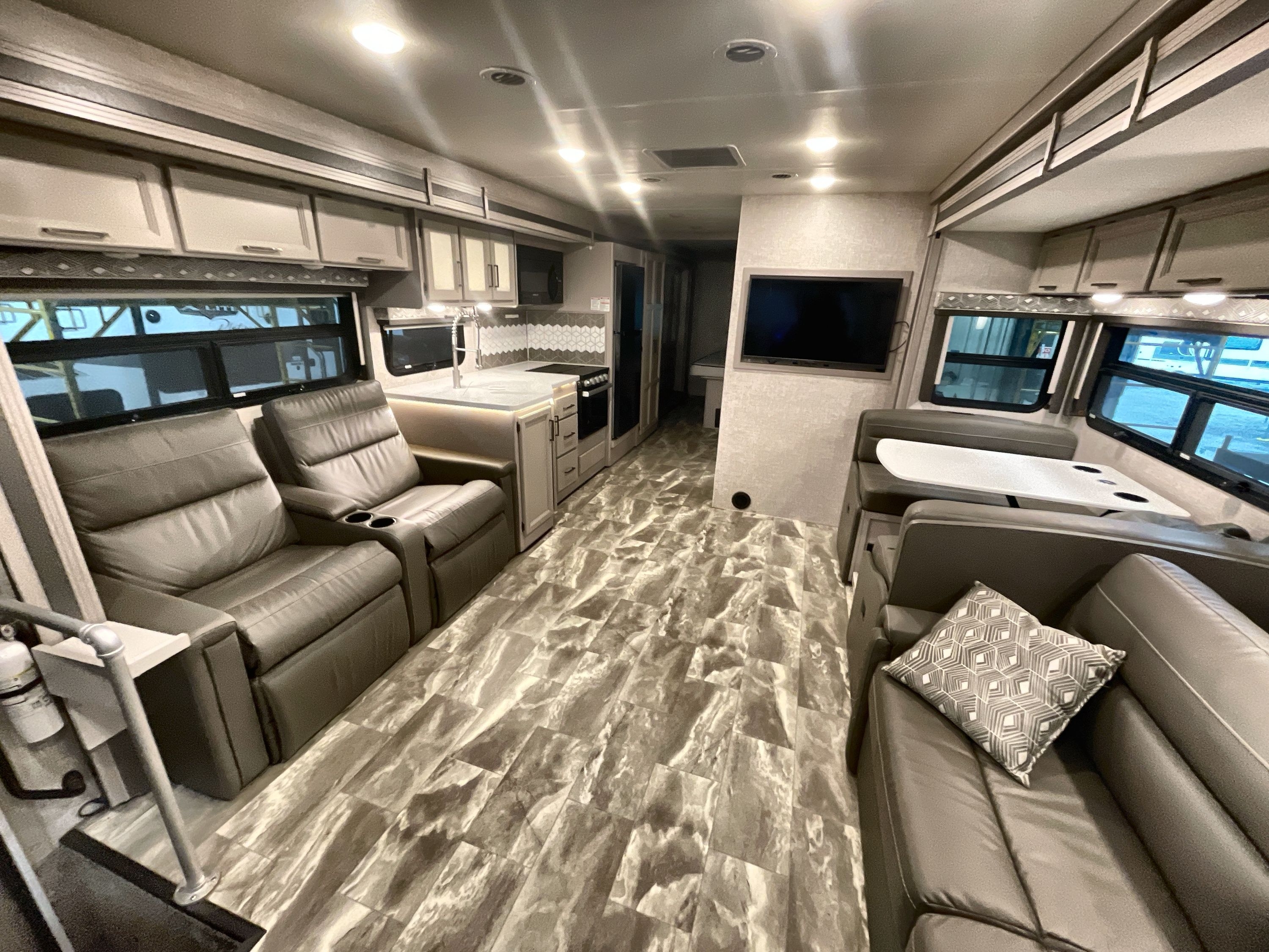 2023 Thor WINDSPORT 34R in berkley MA