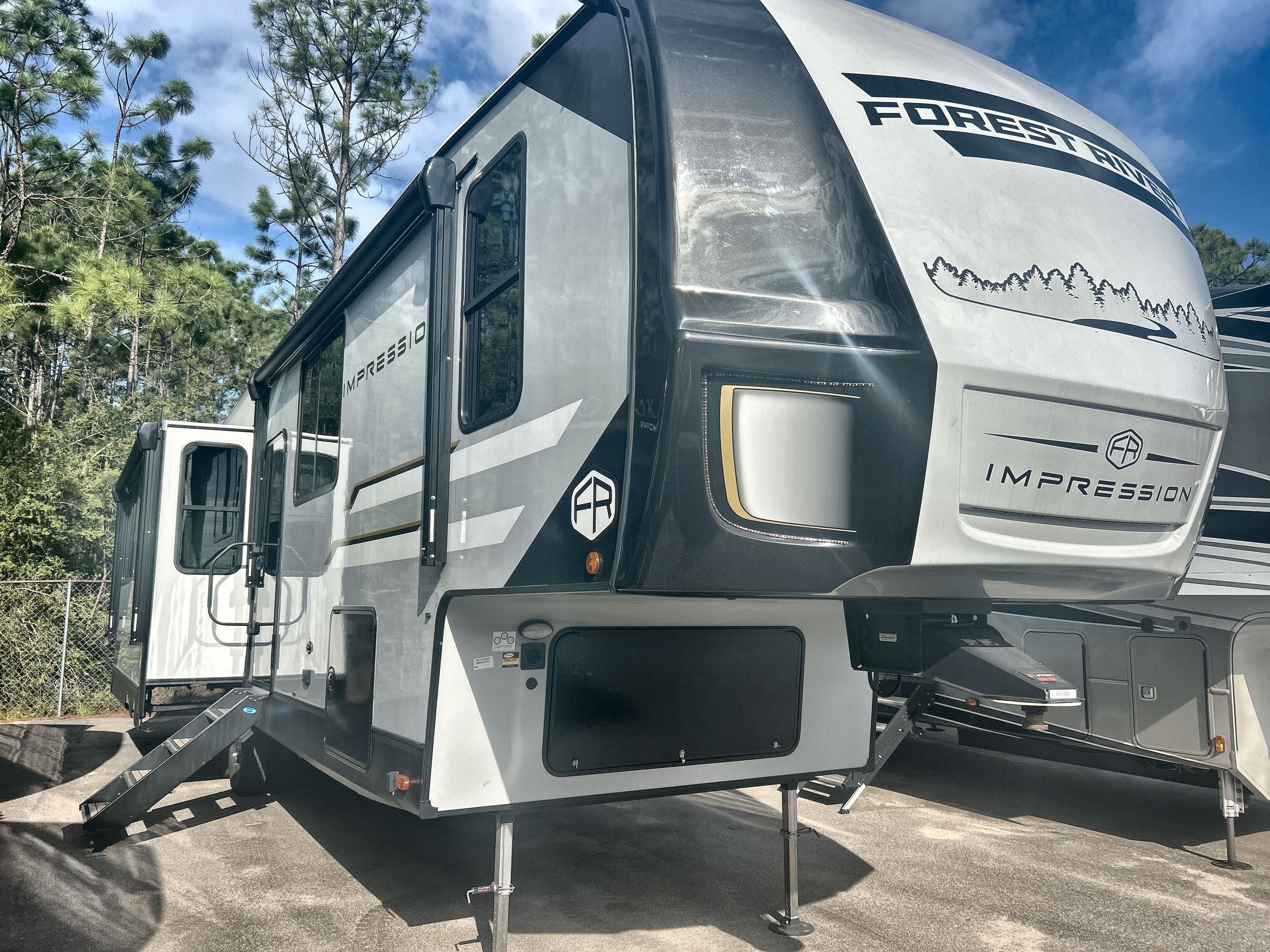 2025 Forest River IMPRESSION 318RLVIEW RV