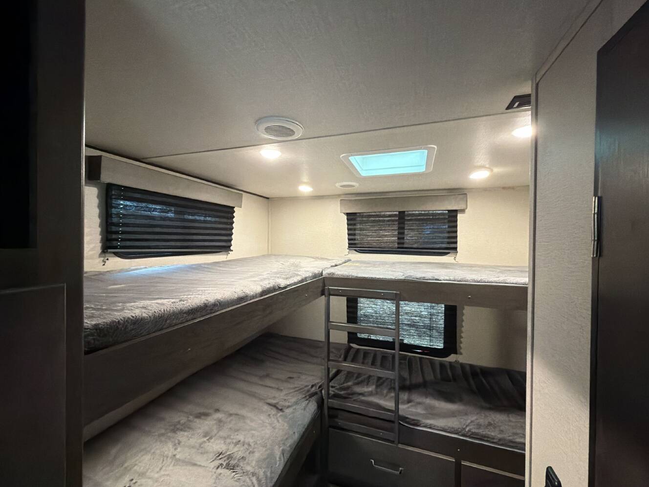 A photo of this 2022 Grand Design TRANSCEND XPLOR 321BH