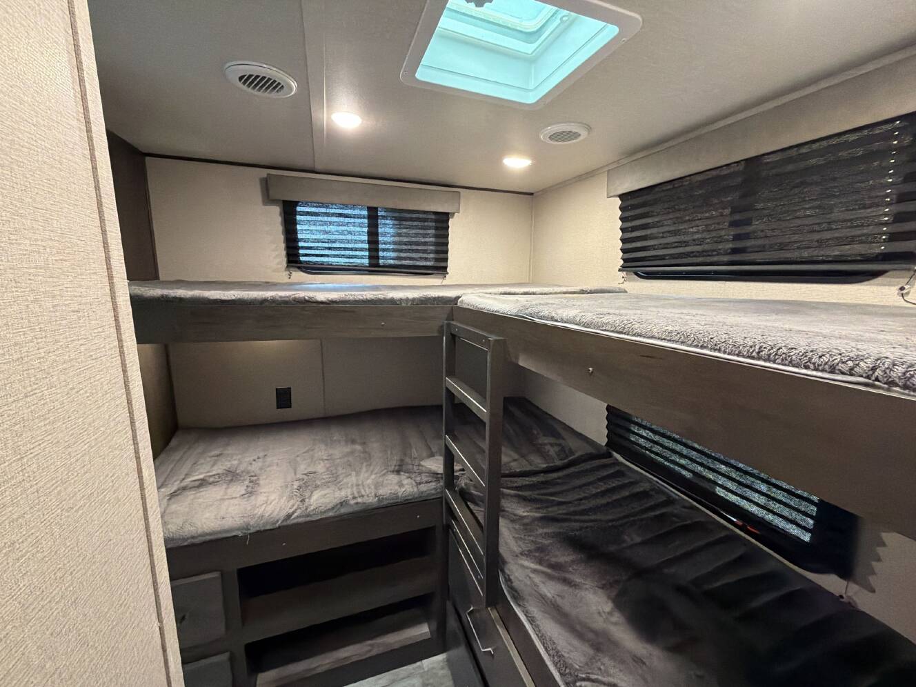 A photo of this 2022 Grand Design TRANSCEND XPLOR 321BH