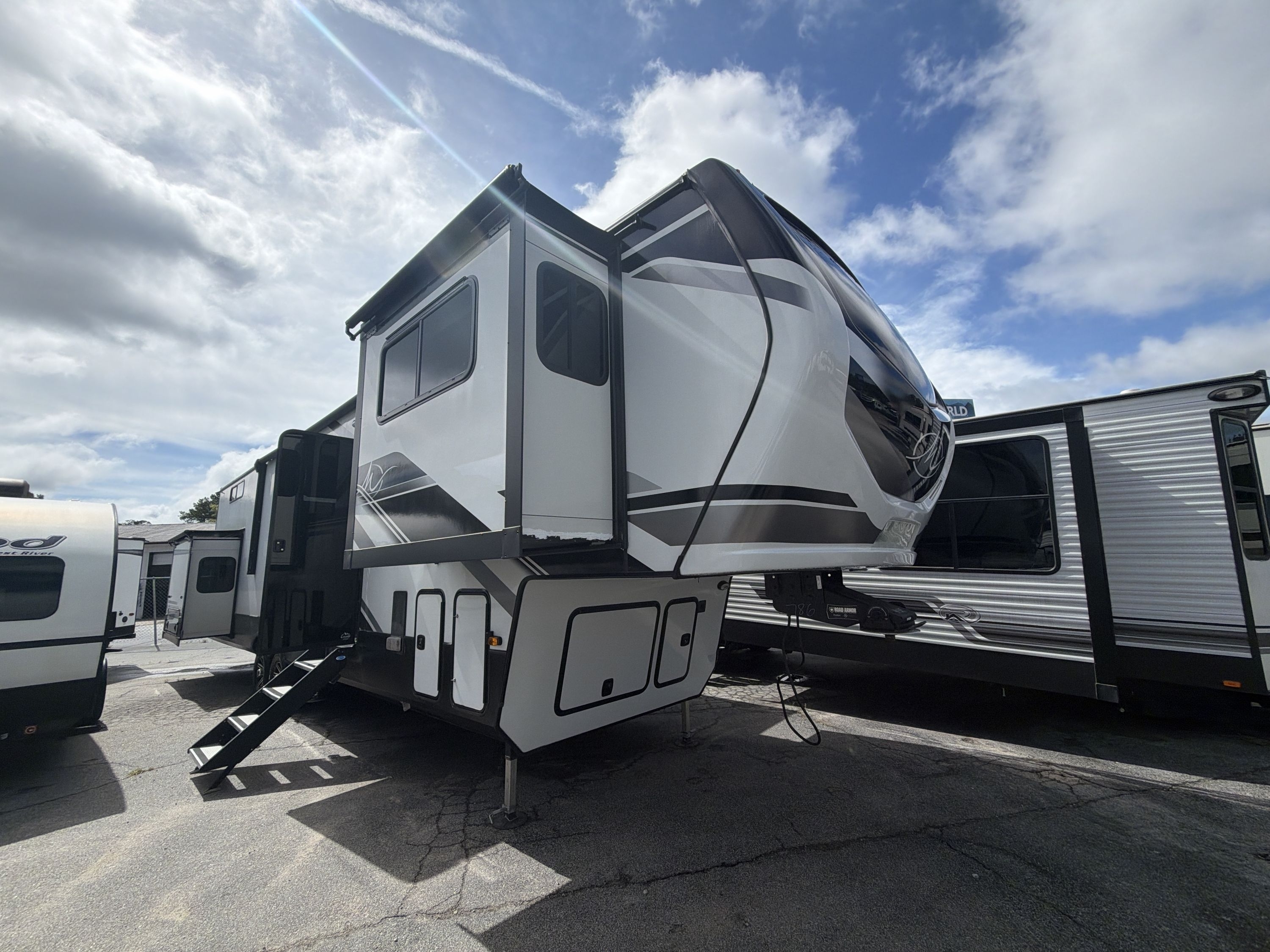 2024 Keystone MONTANA HIGH COUNTRY 377FL RV