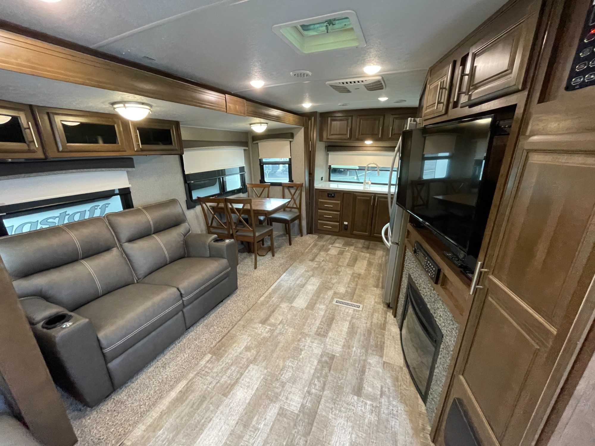 2020 Forest River ROCKWOOD SIGNATURE ULTRA LITE 8335BSS in greenwood IN