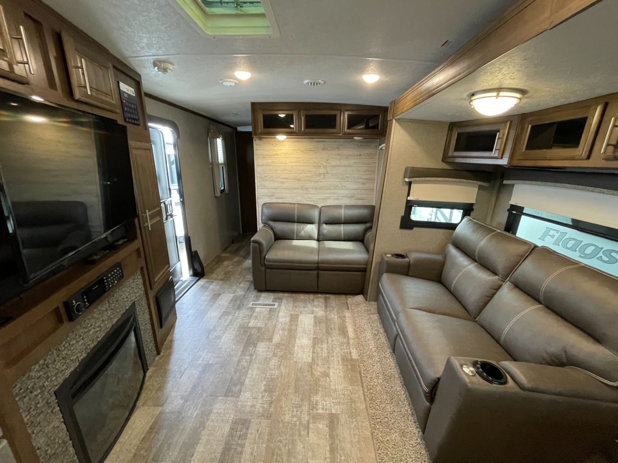 2020 Forest River ROCKWOOD SIGNATURE ULTRA LITE 8335BSS in greenwood IN