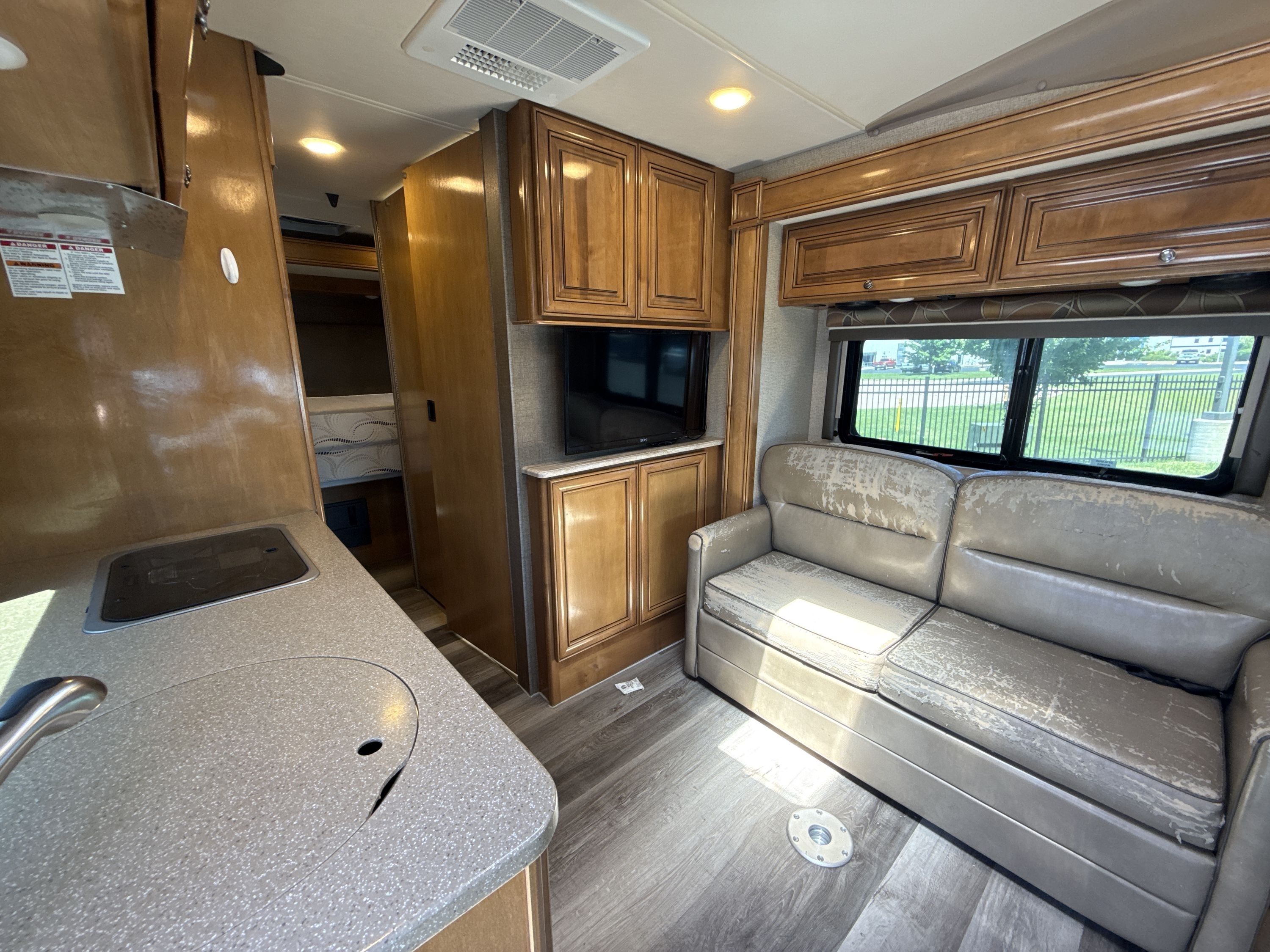 2017 Thor FOUR WINDS SIESTA 24SR in roscoe IL