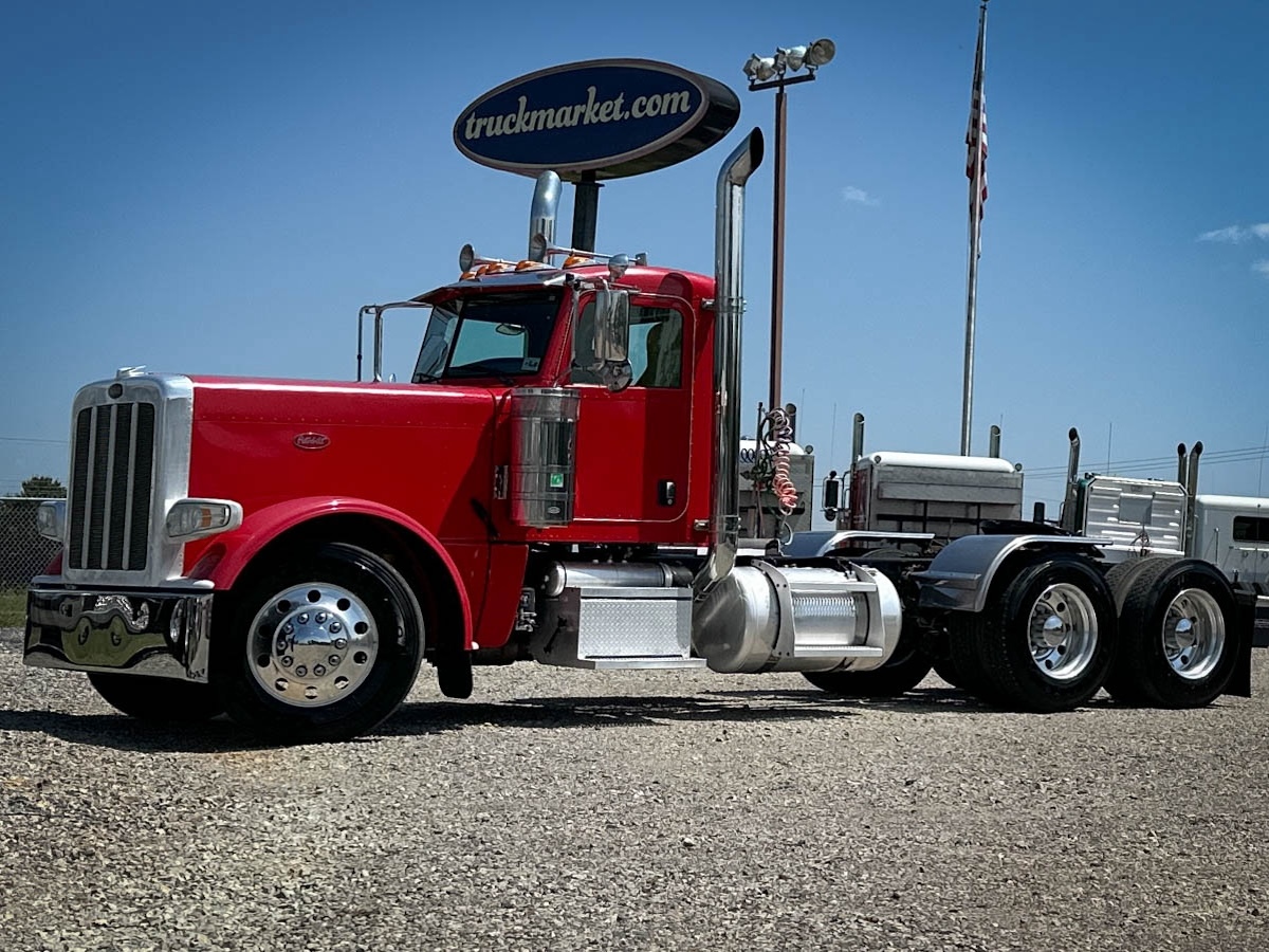 2015 PETERBILT 389 in Olive Branch, MS