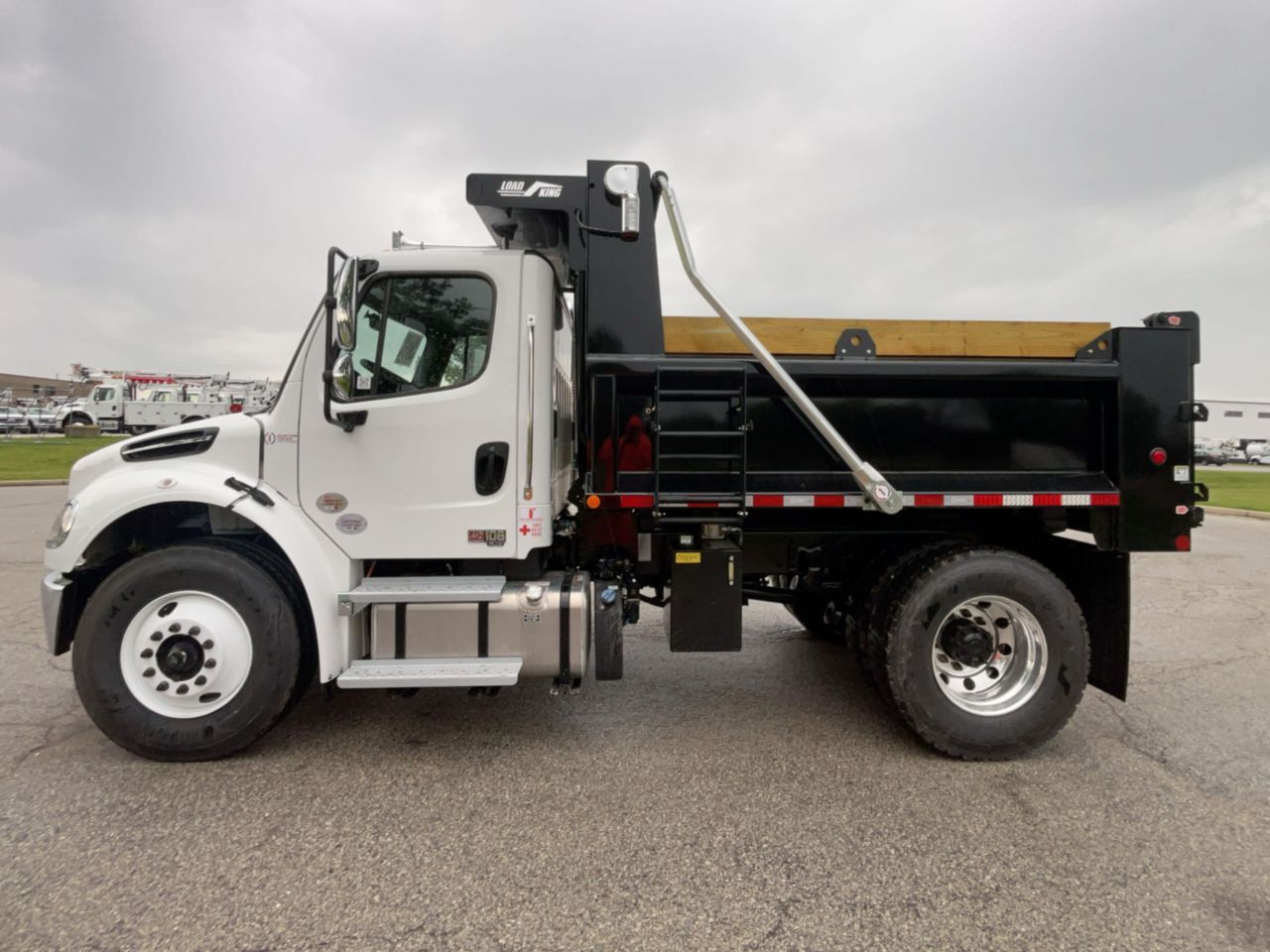 2027 FREIGHTLINER BUSINESS CLASS M2 106 in Bridgeview, IL