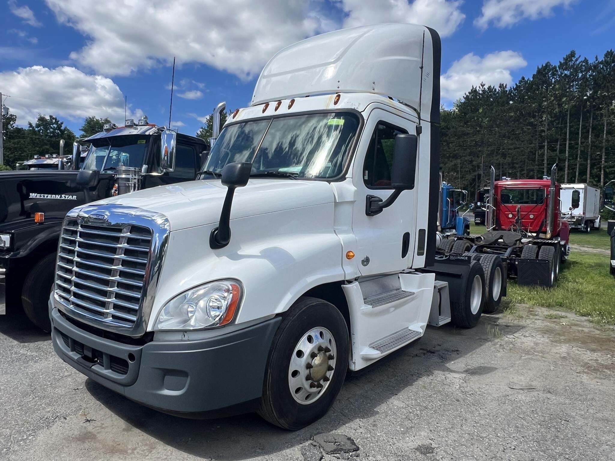 2015 FREIGHTLINER CASCADIA 125 in Westminster, VT