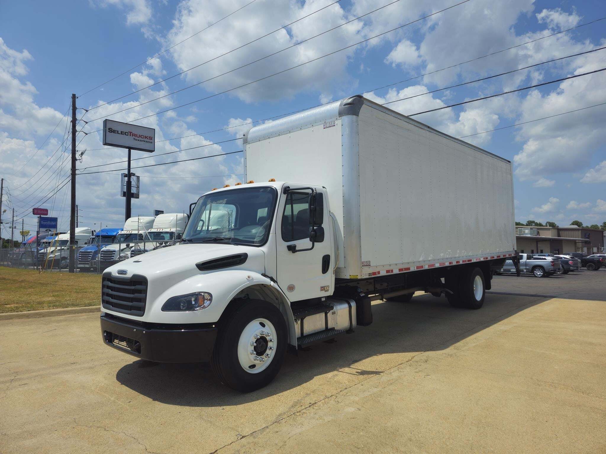 2025 FREIGHTLINER BUSINESS CLASS M2 106 in Texarkana, TX