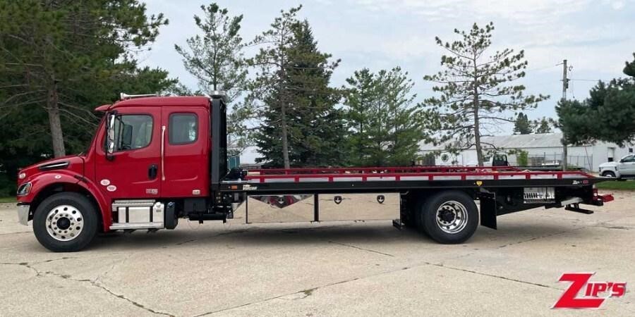 2027 FREIGHTLINER BUSINESS CLASS M2 106 in New Hampton, IA