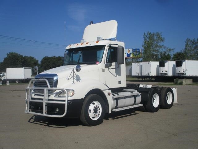 2006 FREIGHTLINER COLUMBIA in Saint Cloud, MN