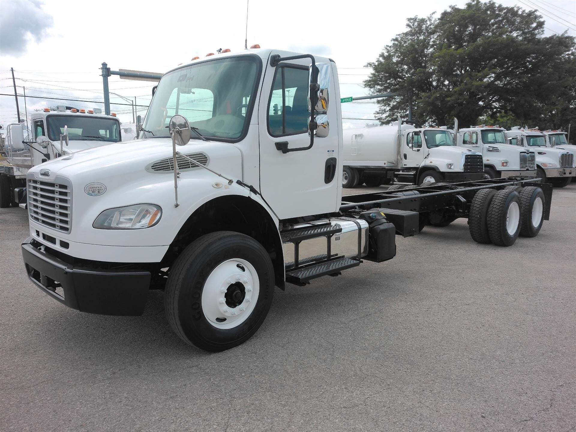 2019 FREIGHTLINER BUSINESS CLASS M2 106 in Kansas City, KS