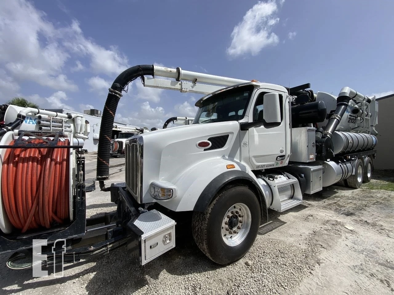 2023 PETERBILT 567 in Crestwood, IL