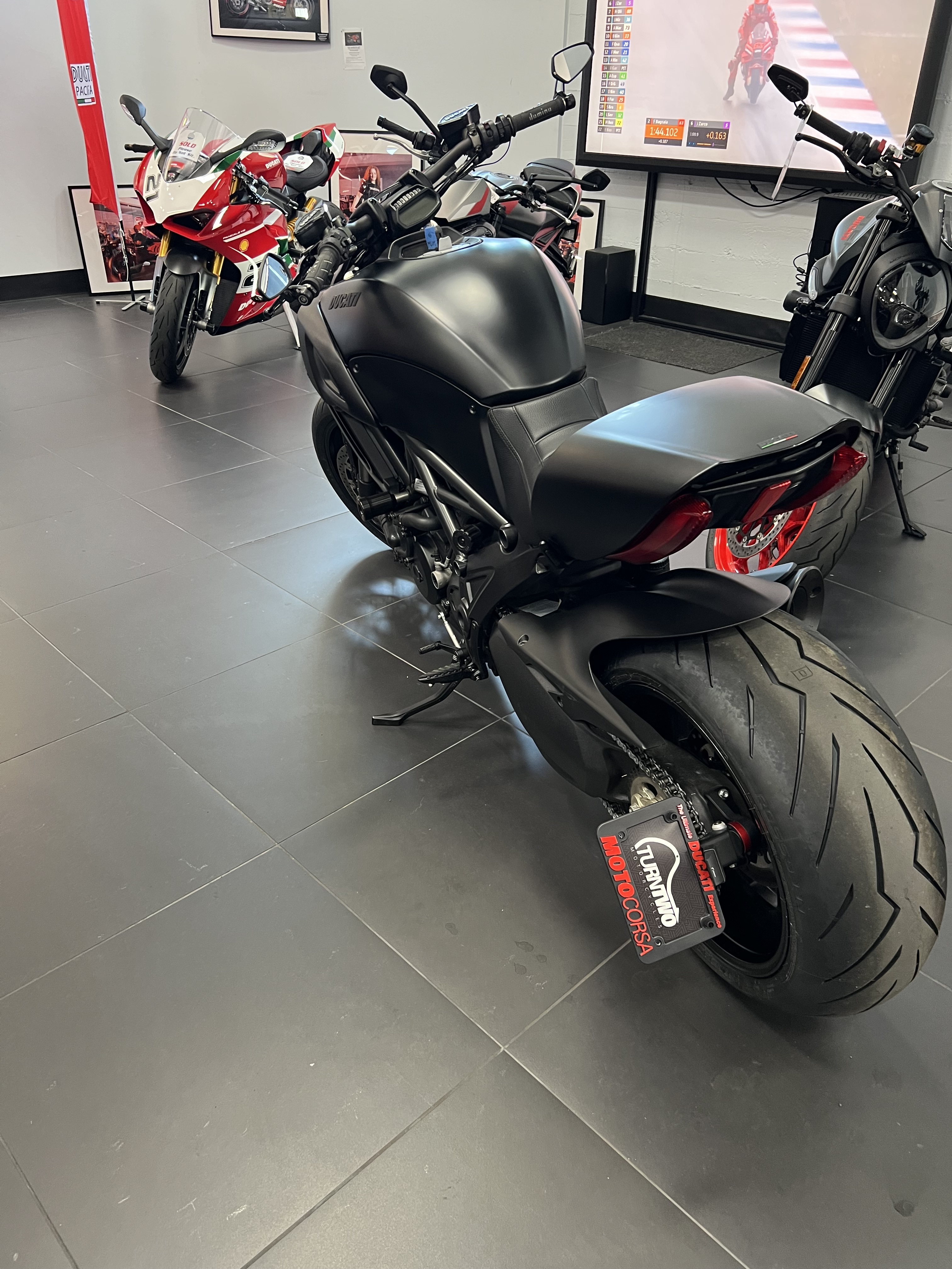 2017 Ducati DIAVEL DARK in la center WA