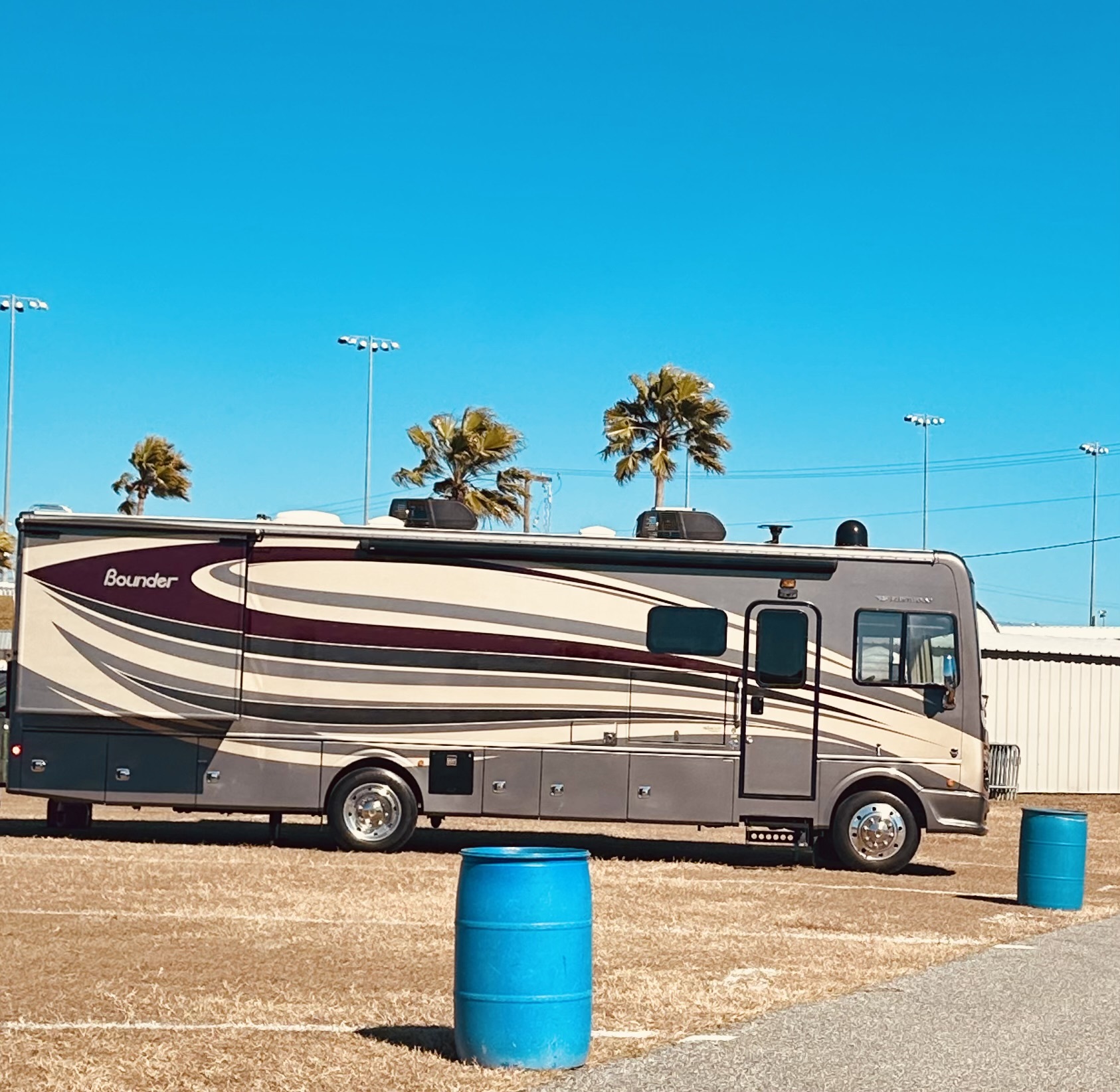 2017 Fleetwood BOUNDER 33C RV