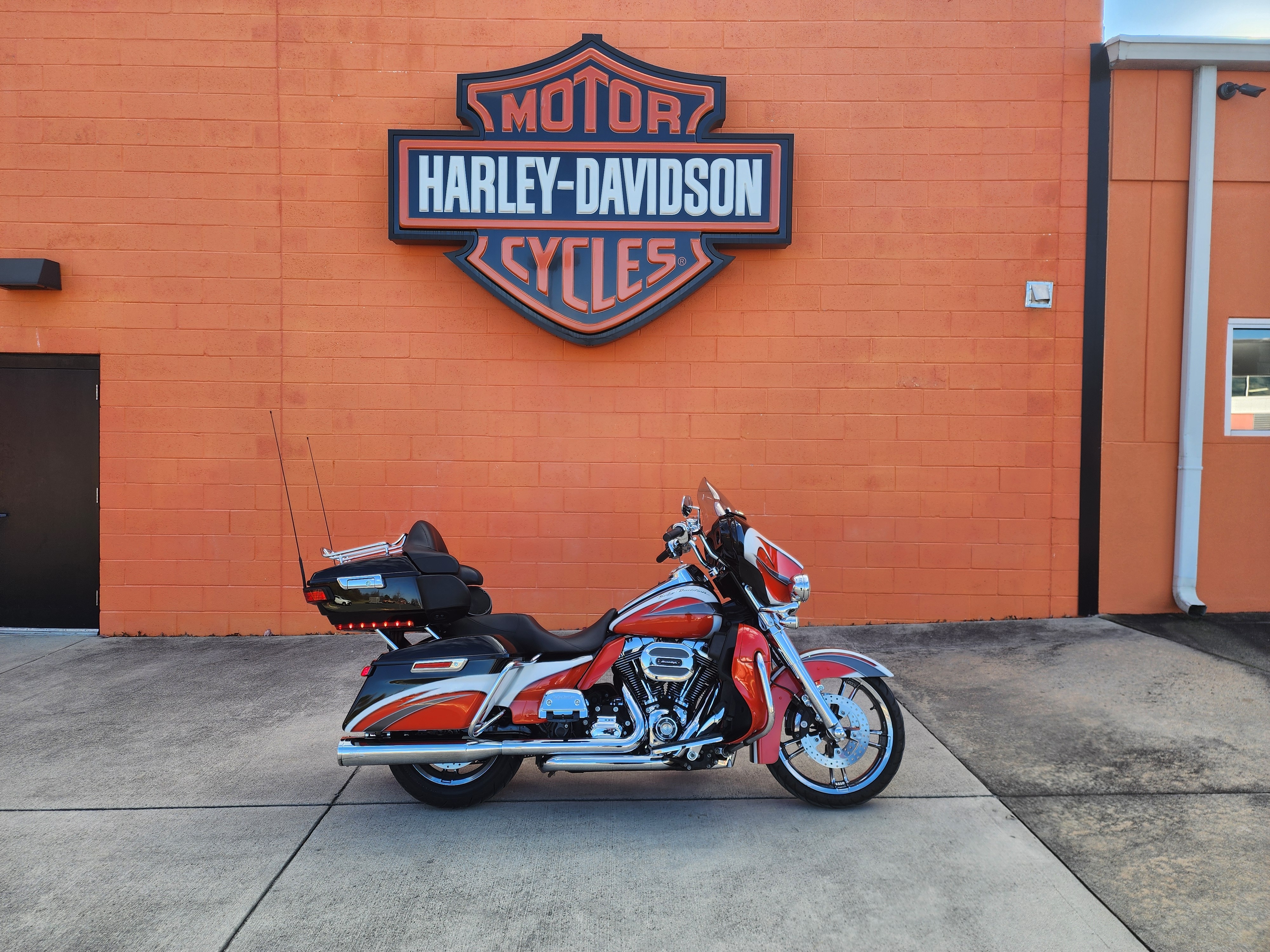 2016 Harley-Davidson Electra Glide® Ultra Classic® ULTRA CLASSIC FLHTCU in Fredericksburg, VA