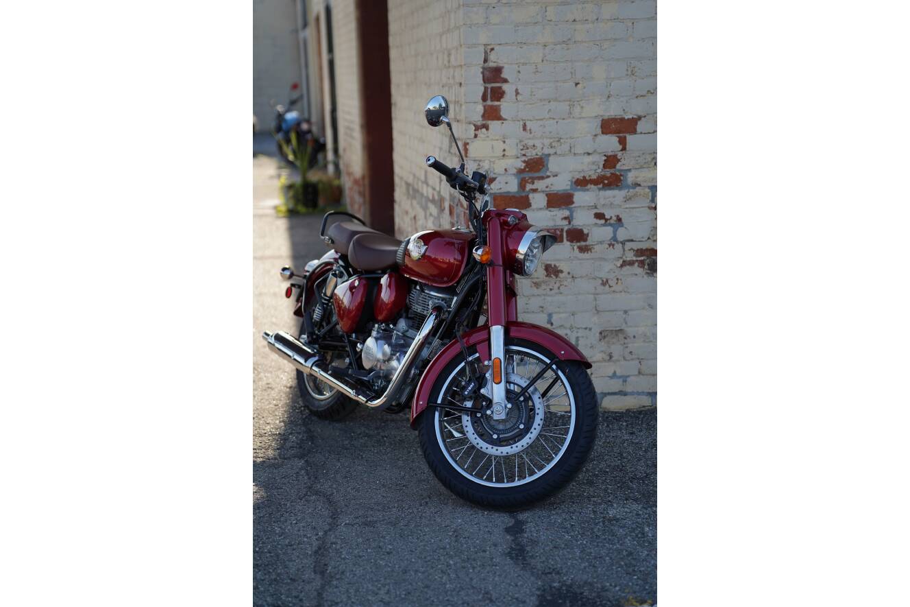 A photo of this 2027 Royal Enfield CLASSIC 350