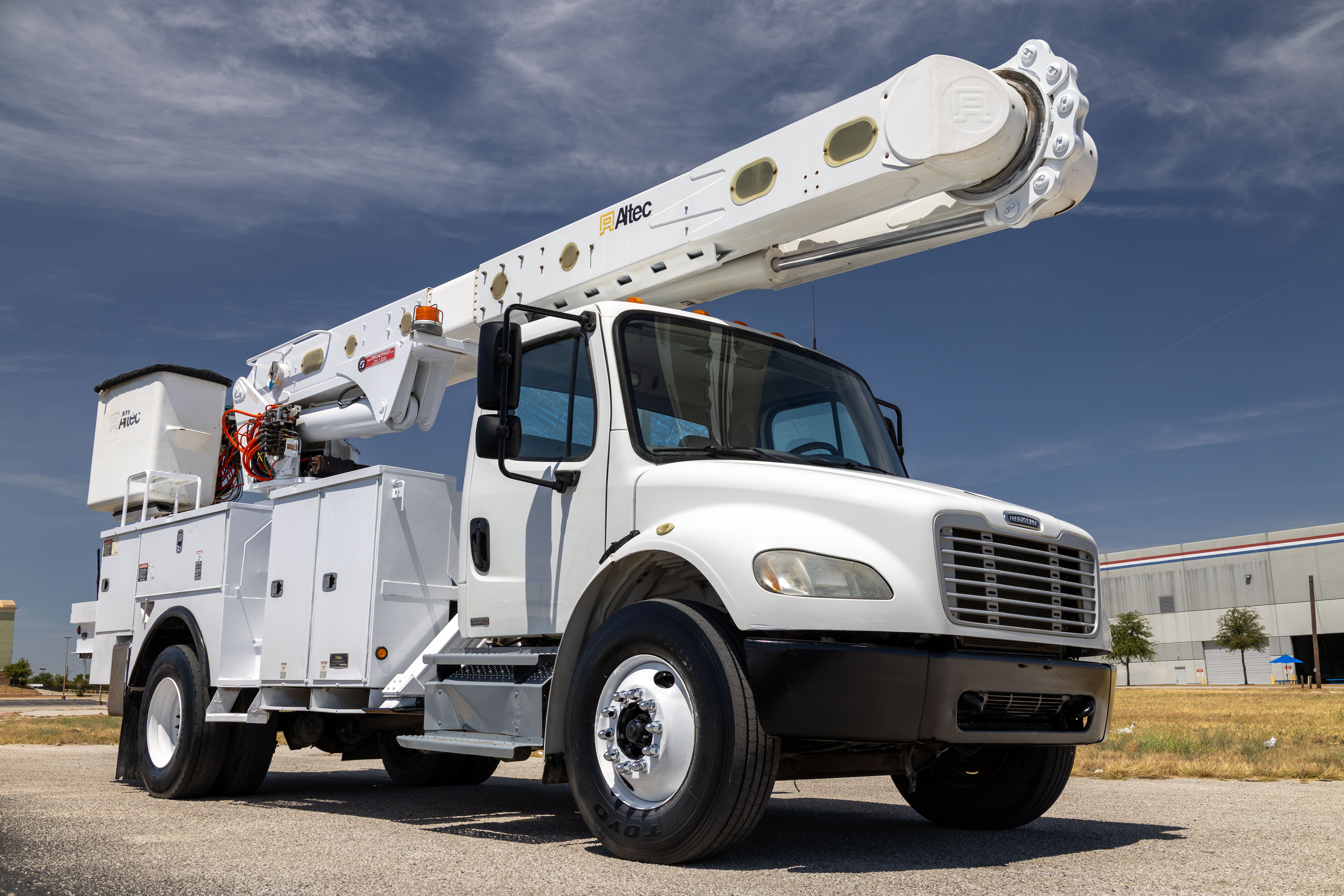 2011 FREIGHTLINER BUSINESS CLASS M2 106 in Fort Worth, TX