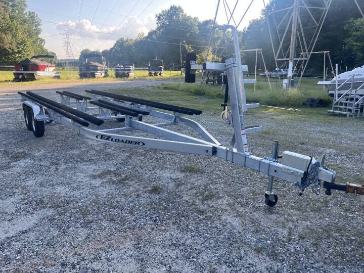 2027 Ez Loader T102PS 22-24 Tritoon Boat Trailer boat