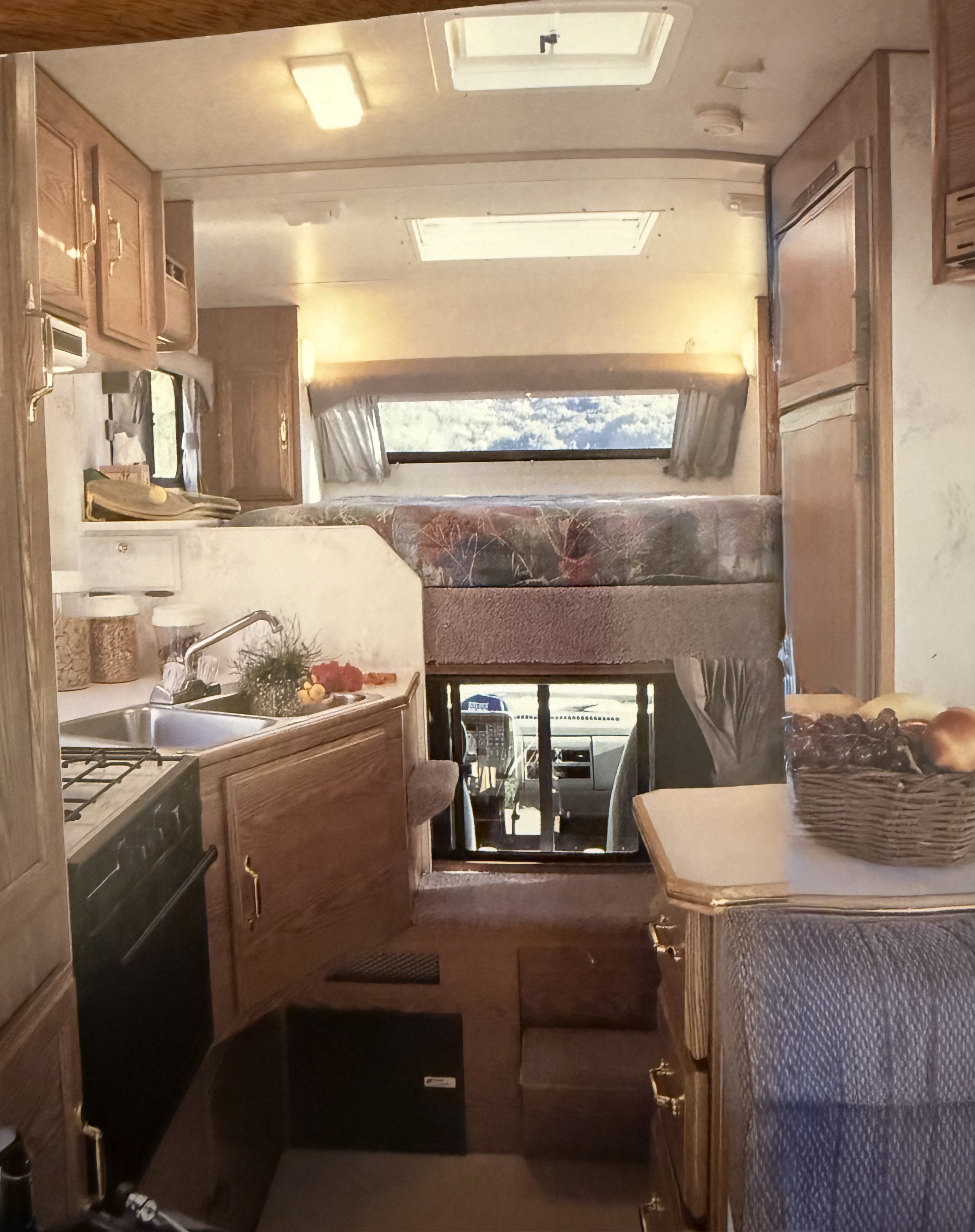 1995 Lance 945 RV