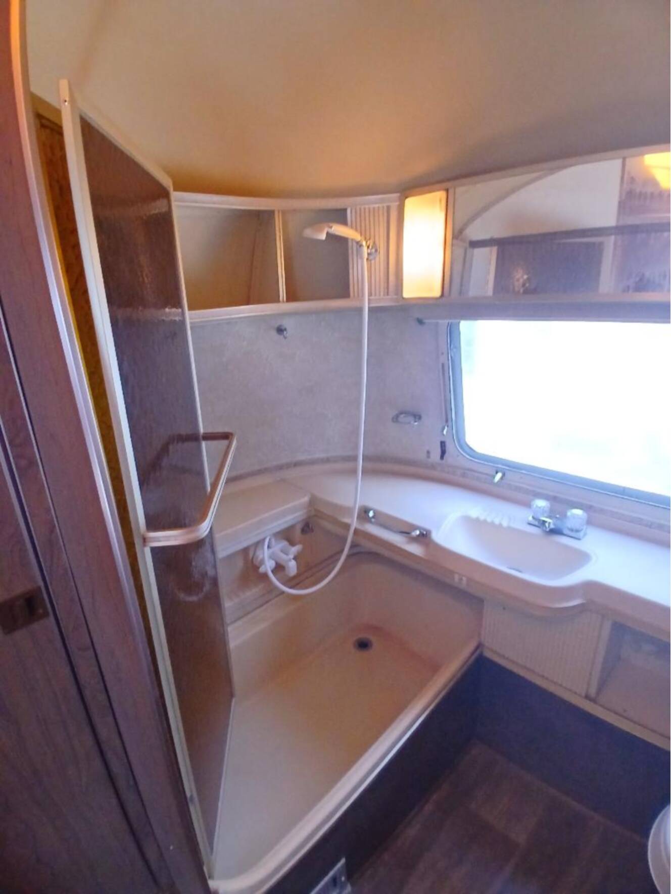 A photo of this 1973 Airstream Sovereign Land Yacht