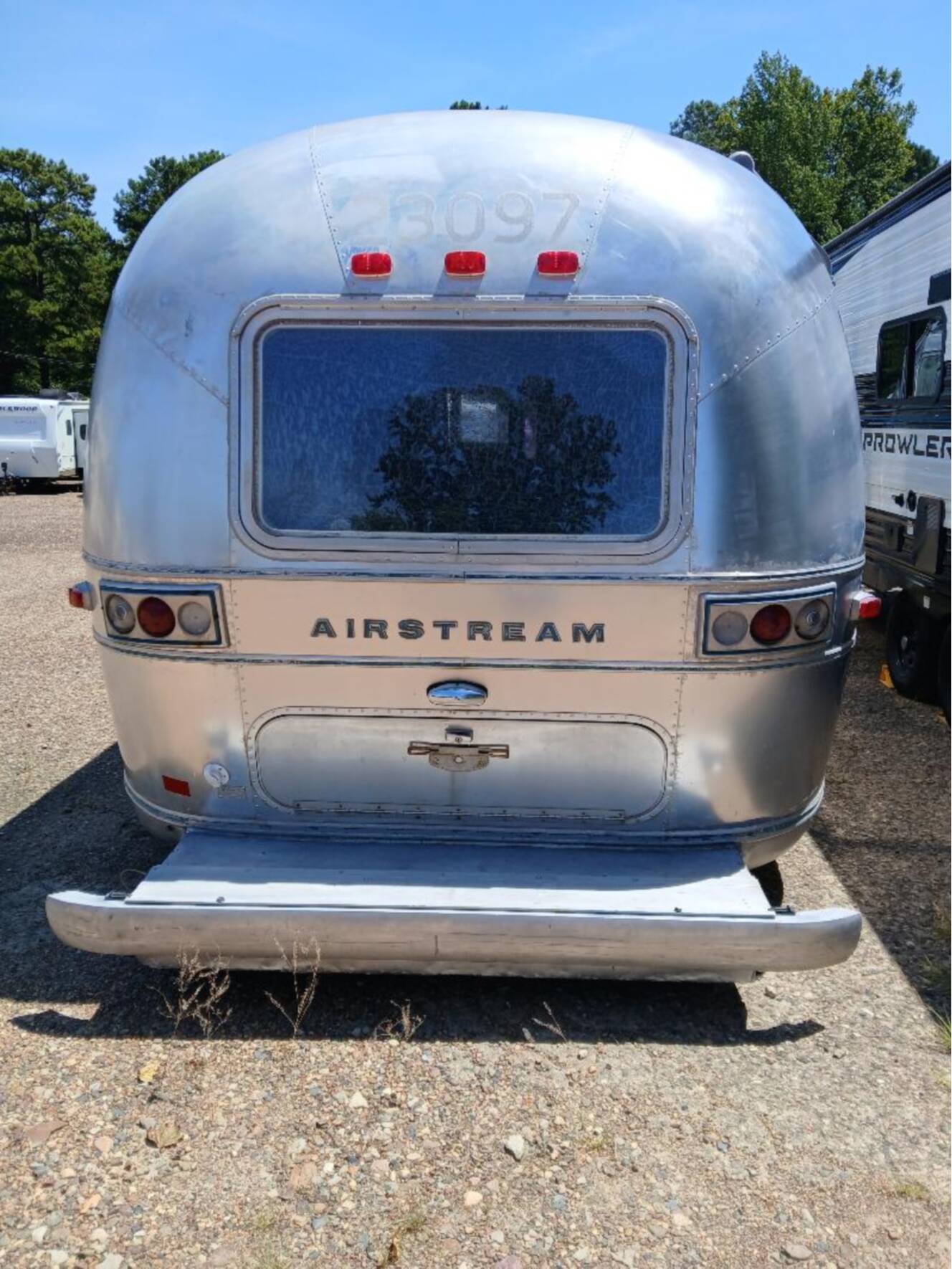 A photo of this 1973 Airstream Sovereign Land Yacht