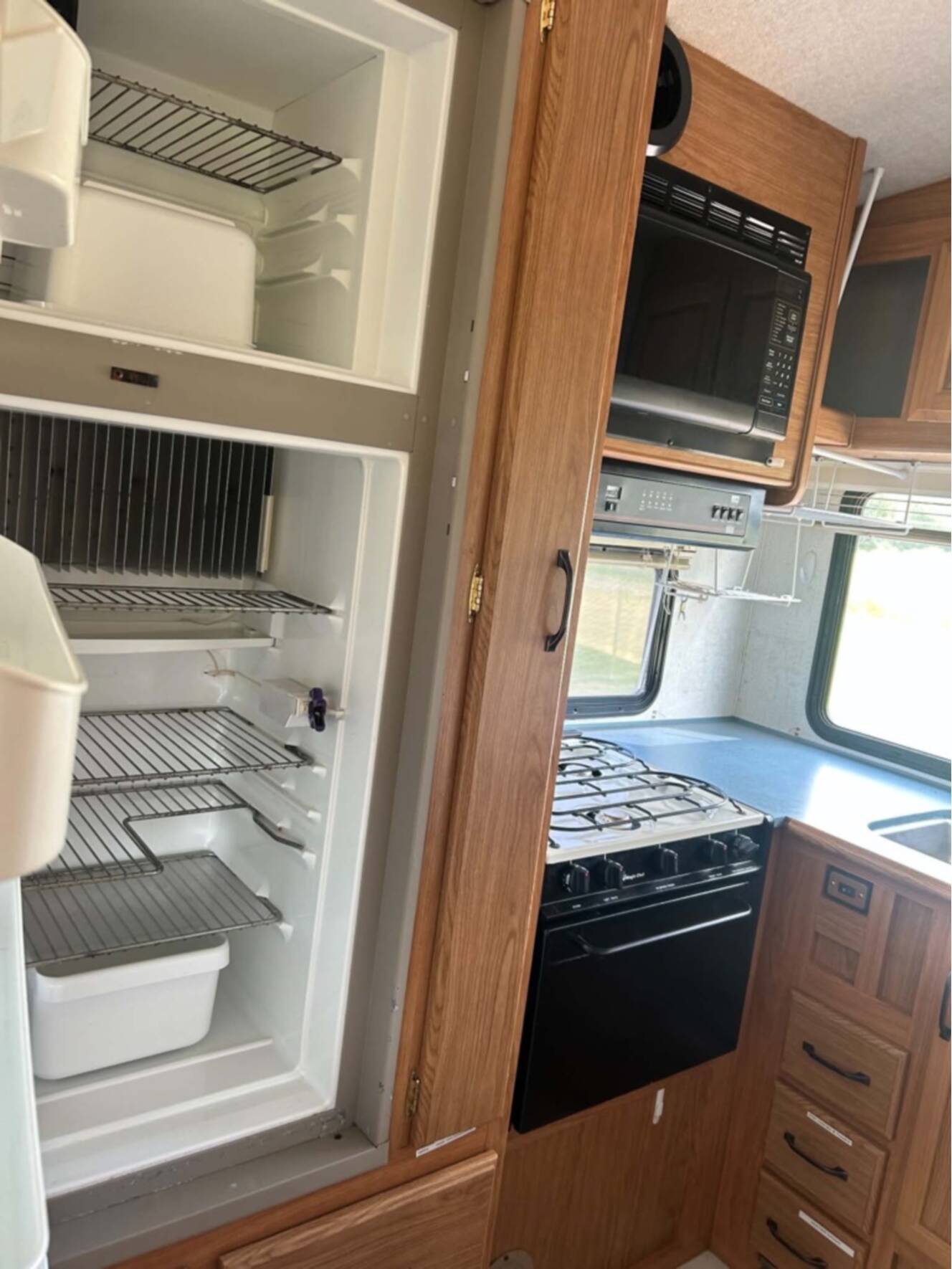 A photo of this 1998 Fleetwood TIOGA 26