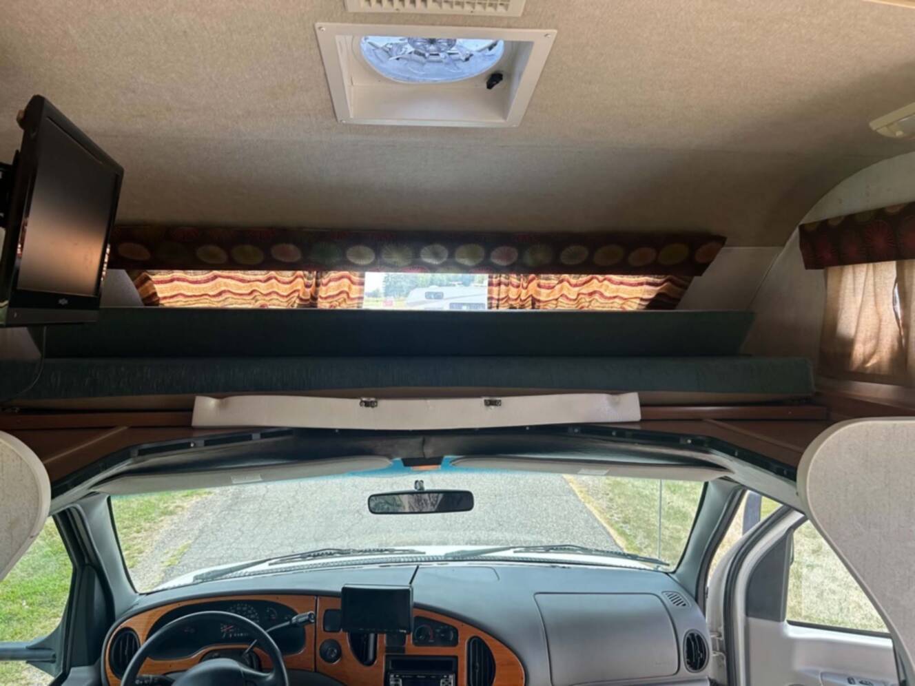 A photo of this 1998 Fleetwood TIOGA 26
