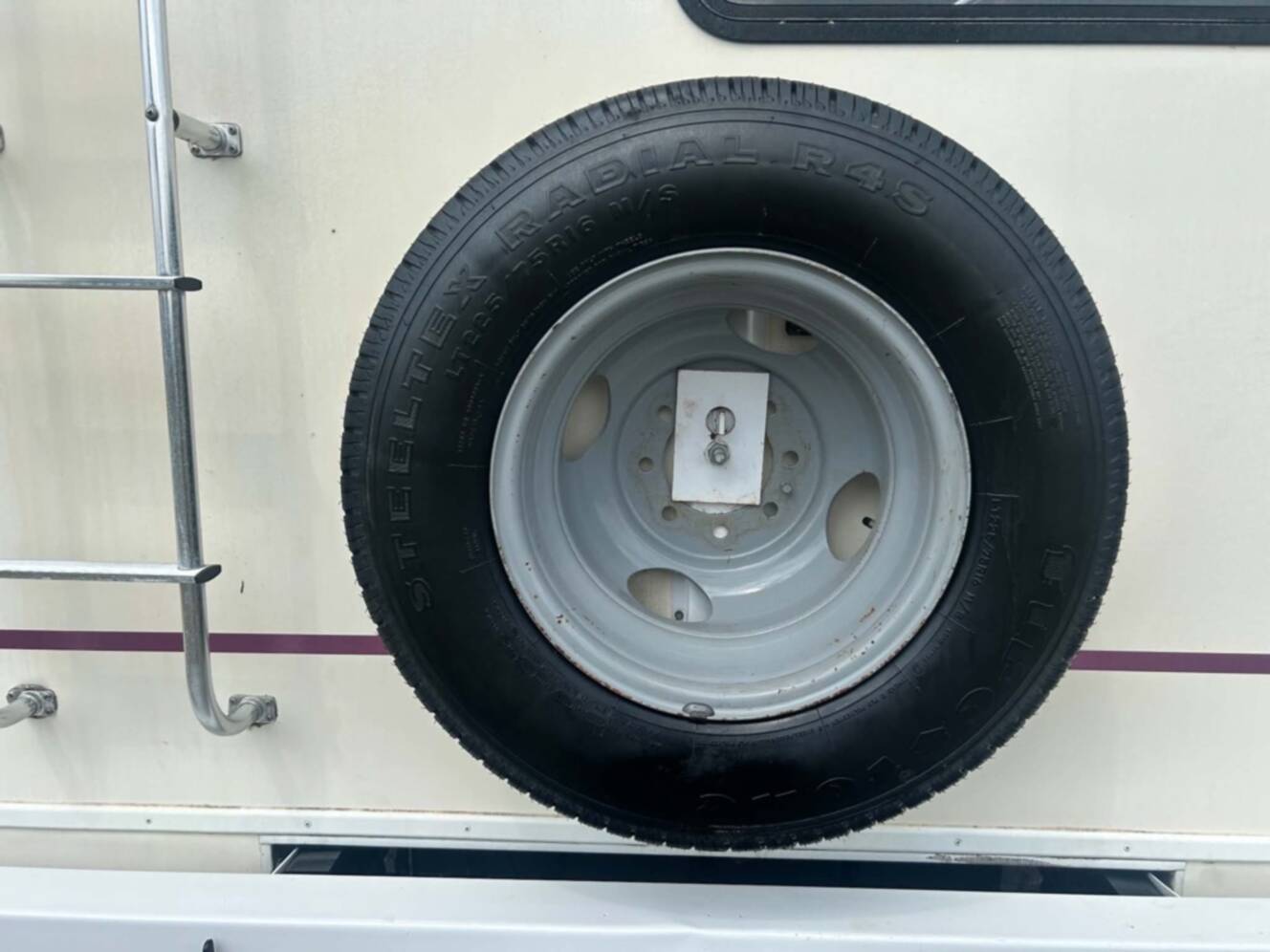 A photo of this 1998 Fleetwood TIOGA 26