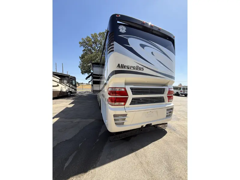 2015 TIFFIN MOTORHOMES