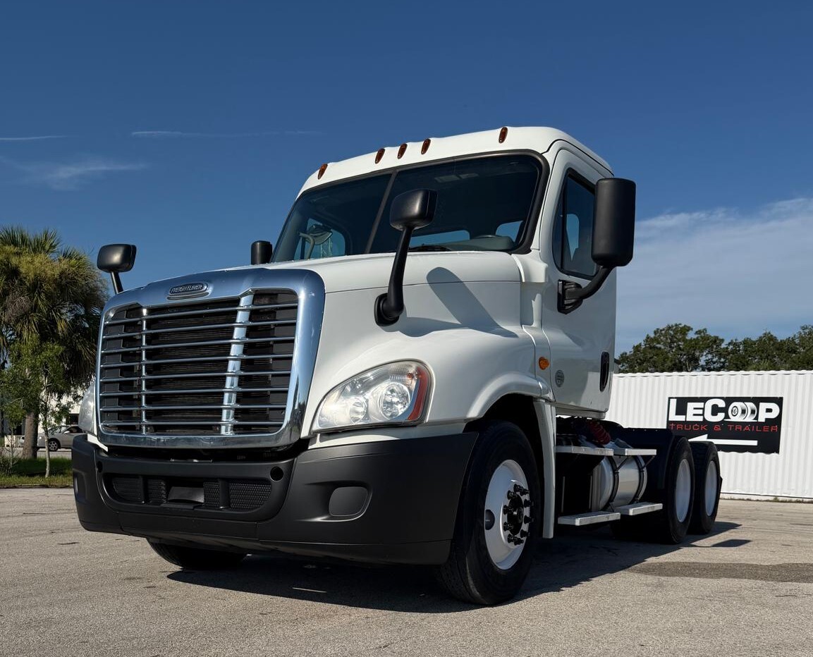 2017 FREIGHTLINER CASCADIA 125 in Fort Pierce, FL