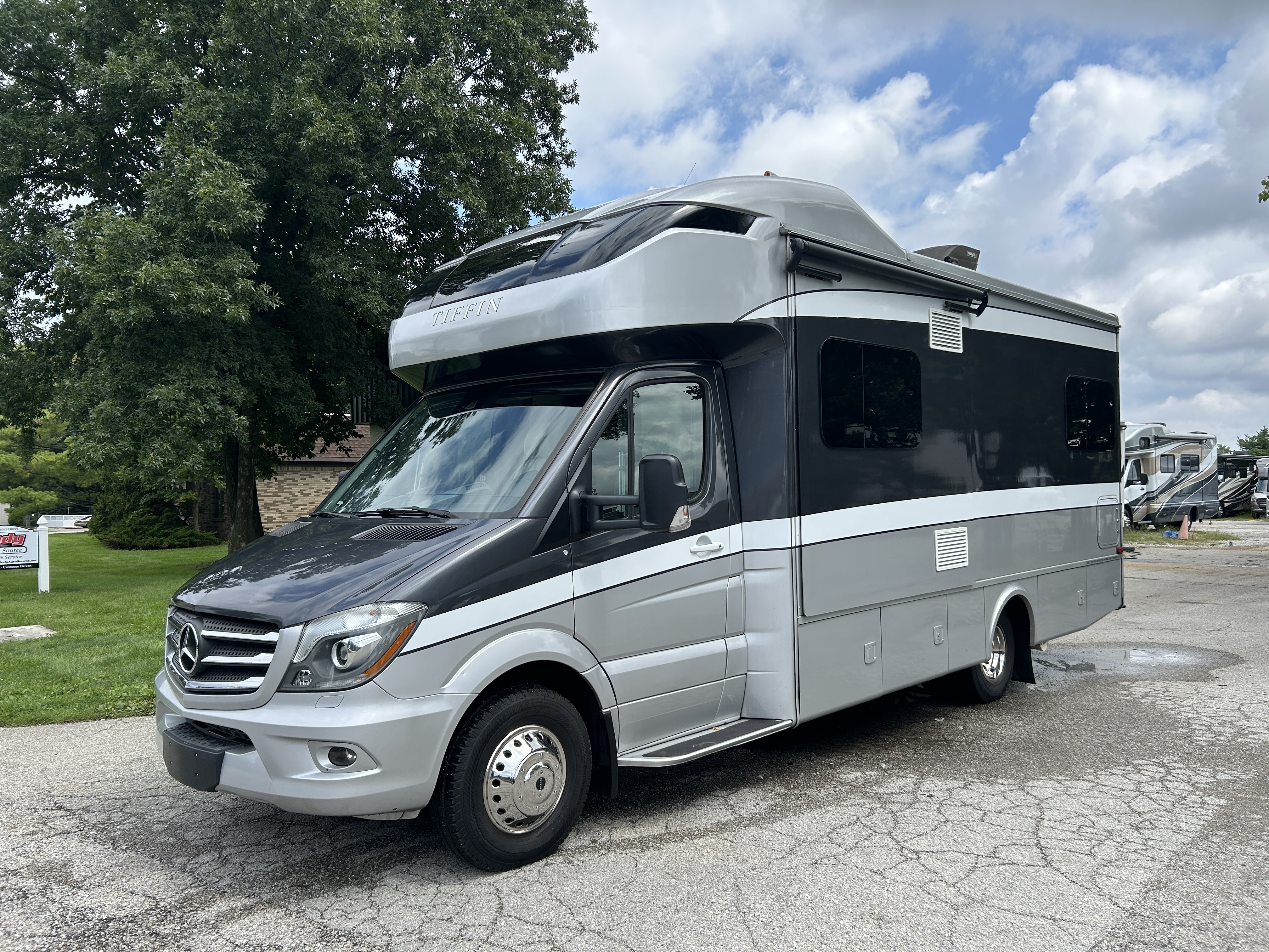 2019 Tiffin Motorhomes WAYFARER 24 TW Class B+ RV