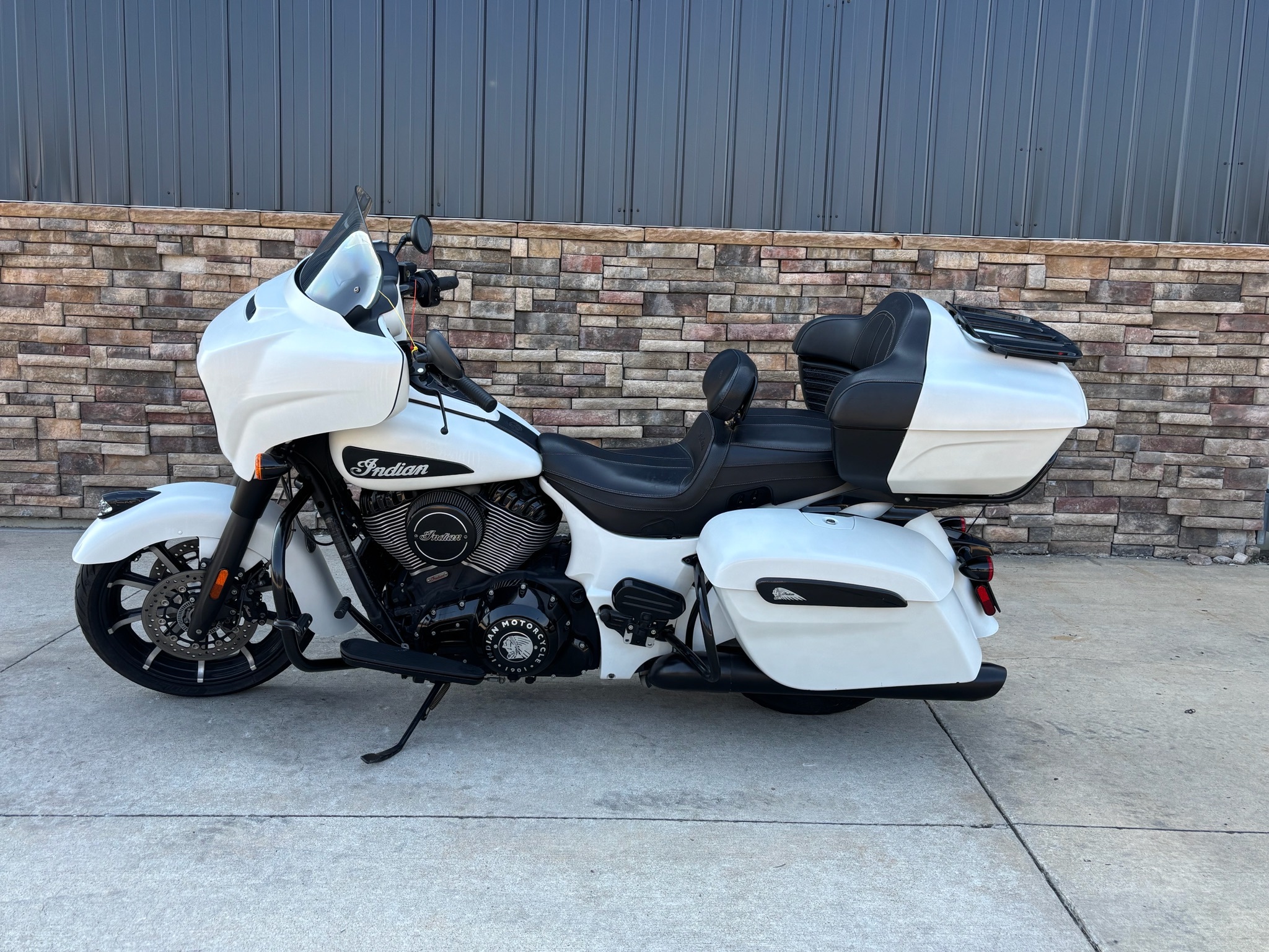 2021 Indian Motorcycle Roadmaster® Dark Horse® DARK HORSE in Columbia, MO