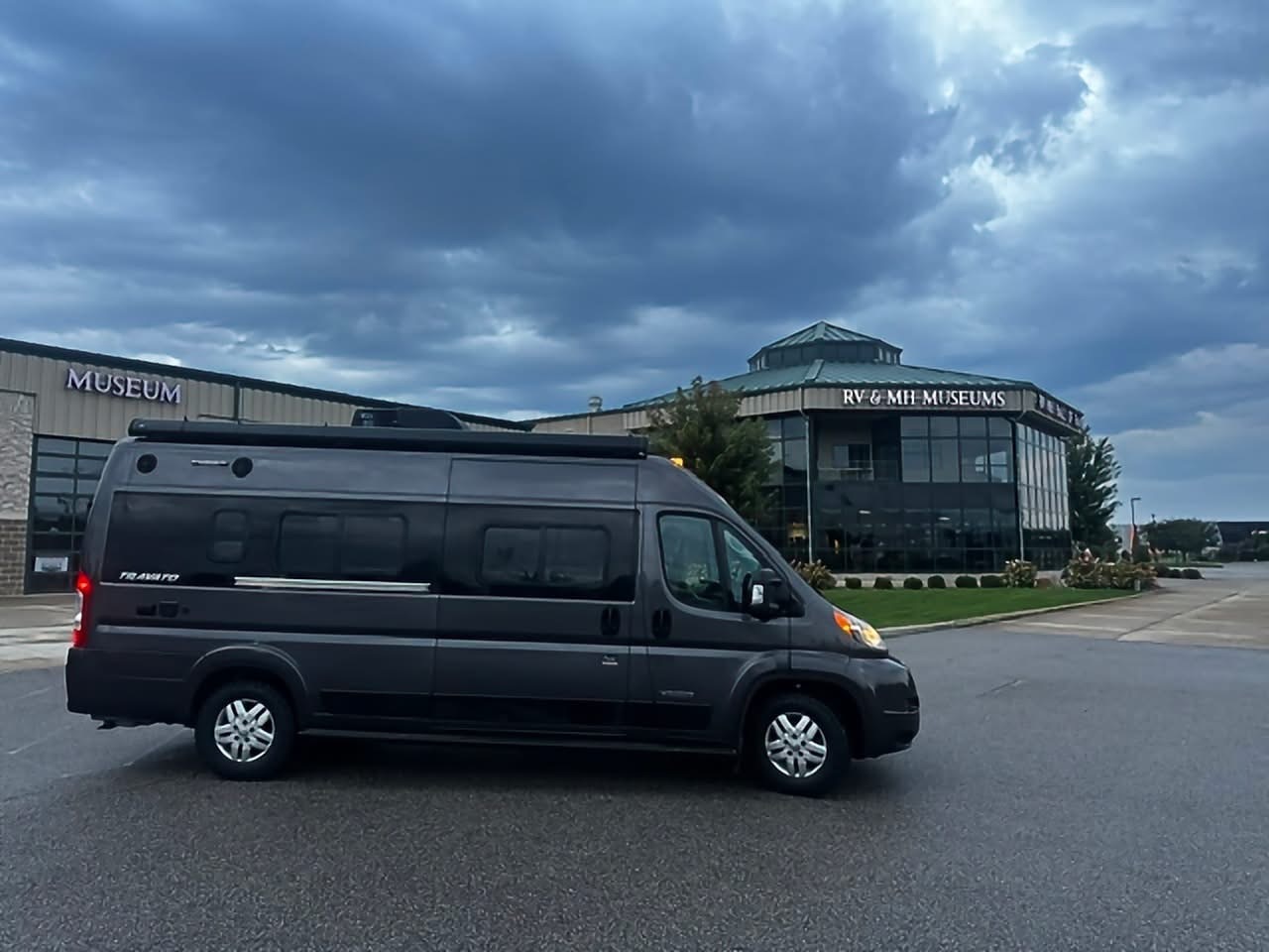 2021 Winnebago TRAVATO 59KL RV