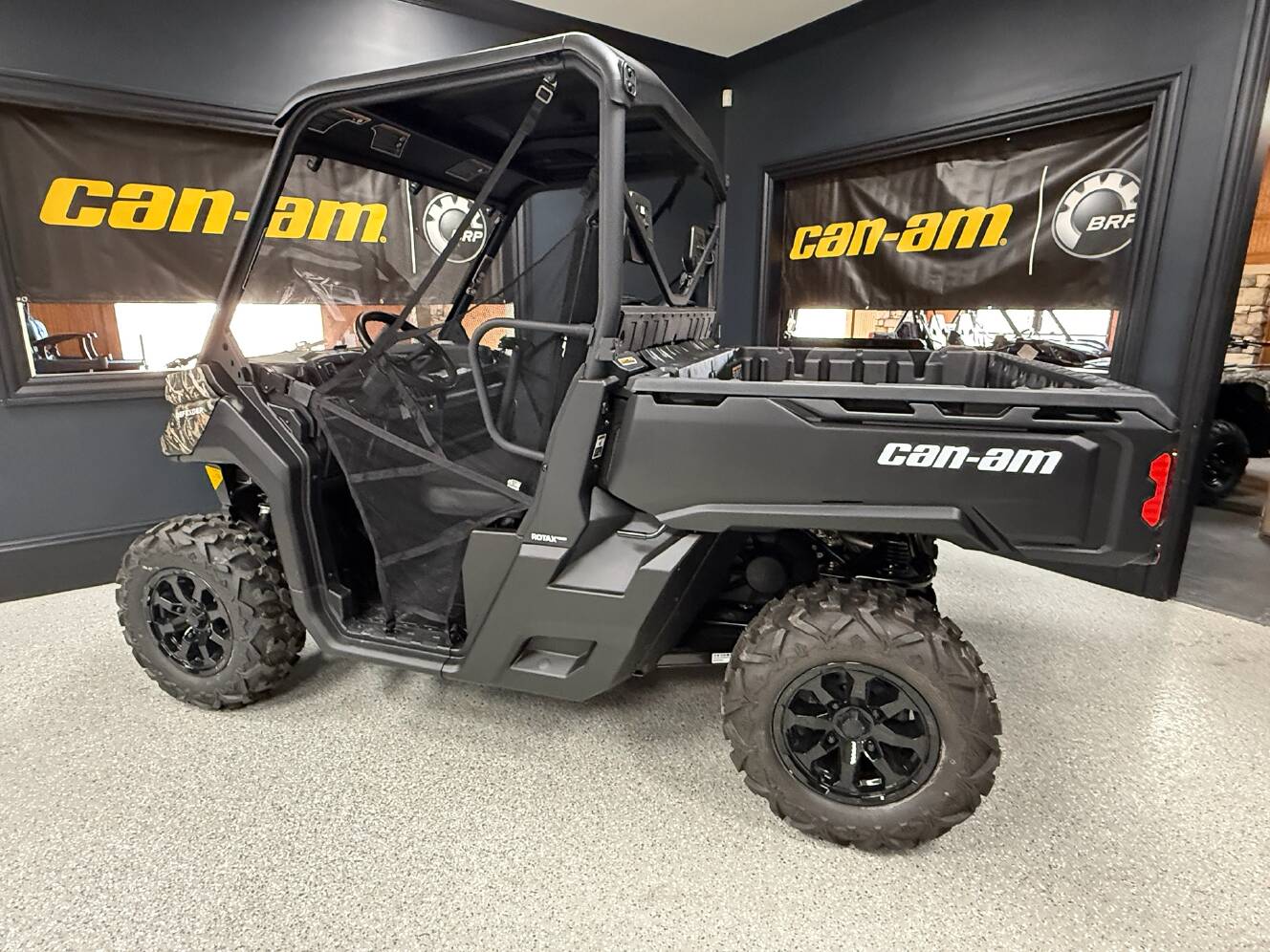 A photo of this 2026 Can-Am Defender DPS HD7