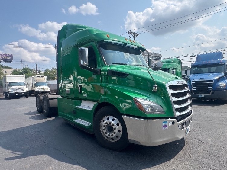 2019 FREIGHTLINER CASCADIA 116 in North Bergen, NJ