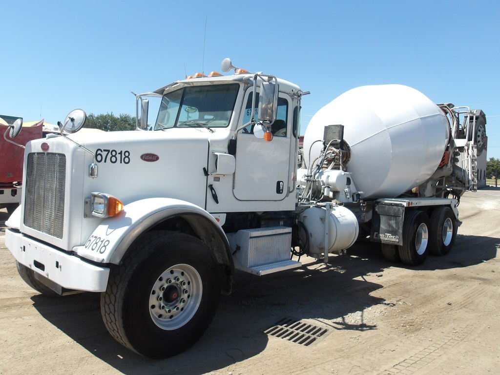 2017 PETERBILT 365 in Houston, TX
