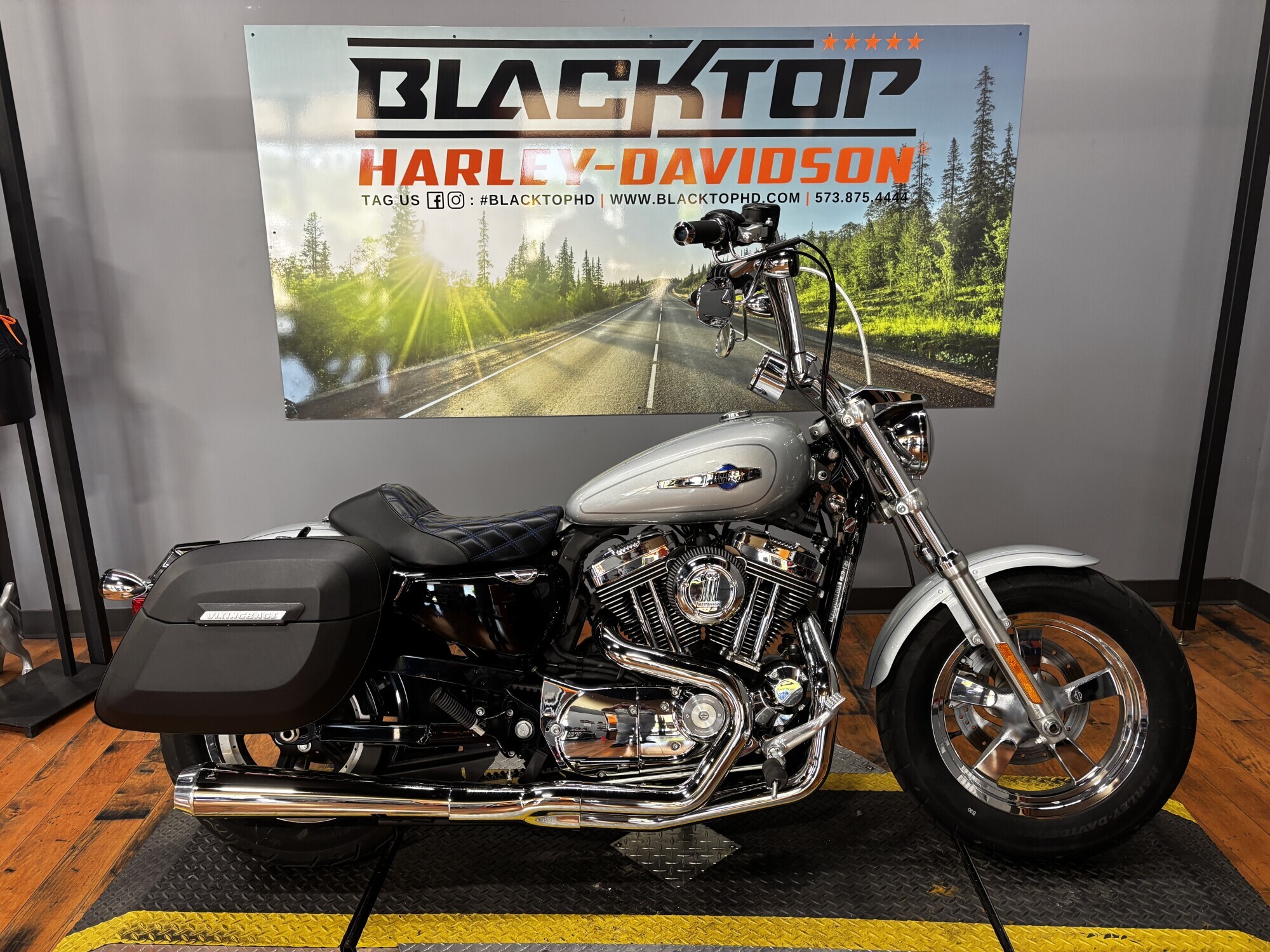 2012 Harley-Davidson 1200 Custom in Columbia, MO