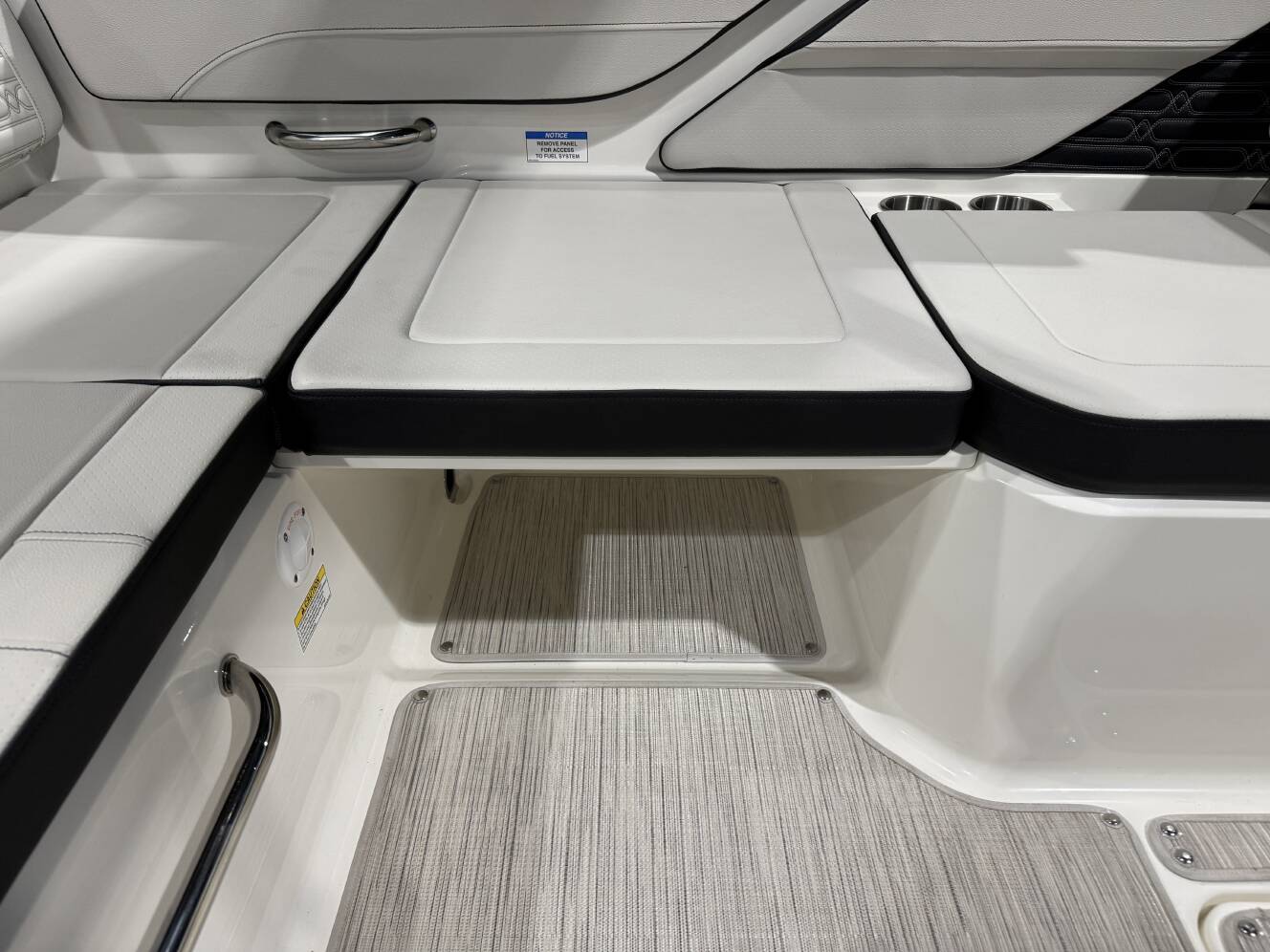 A photo of this 2026 Sea Ray SPX 210